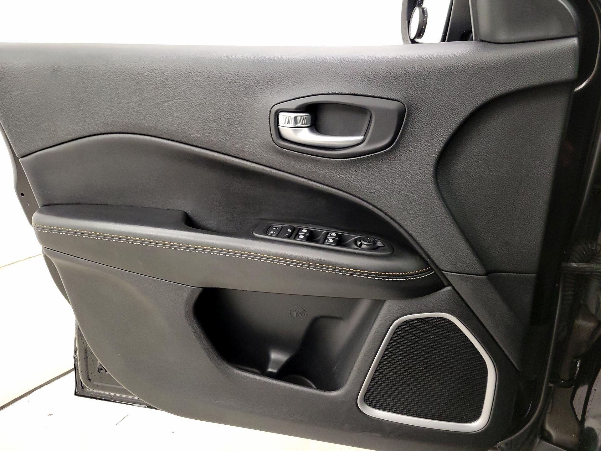 Thumbnail: 2018 Jeep Compass - 12