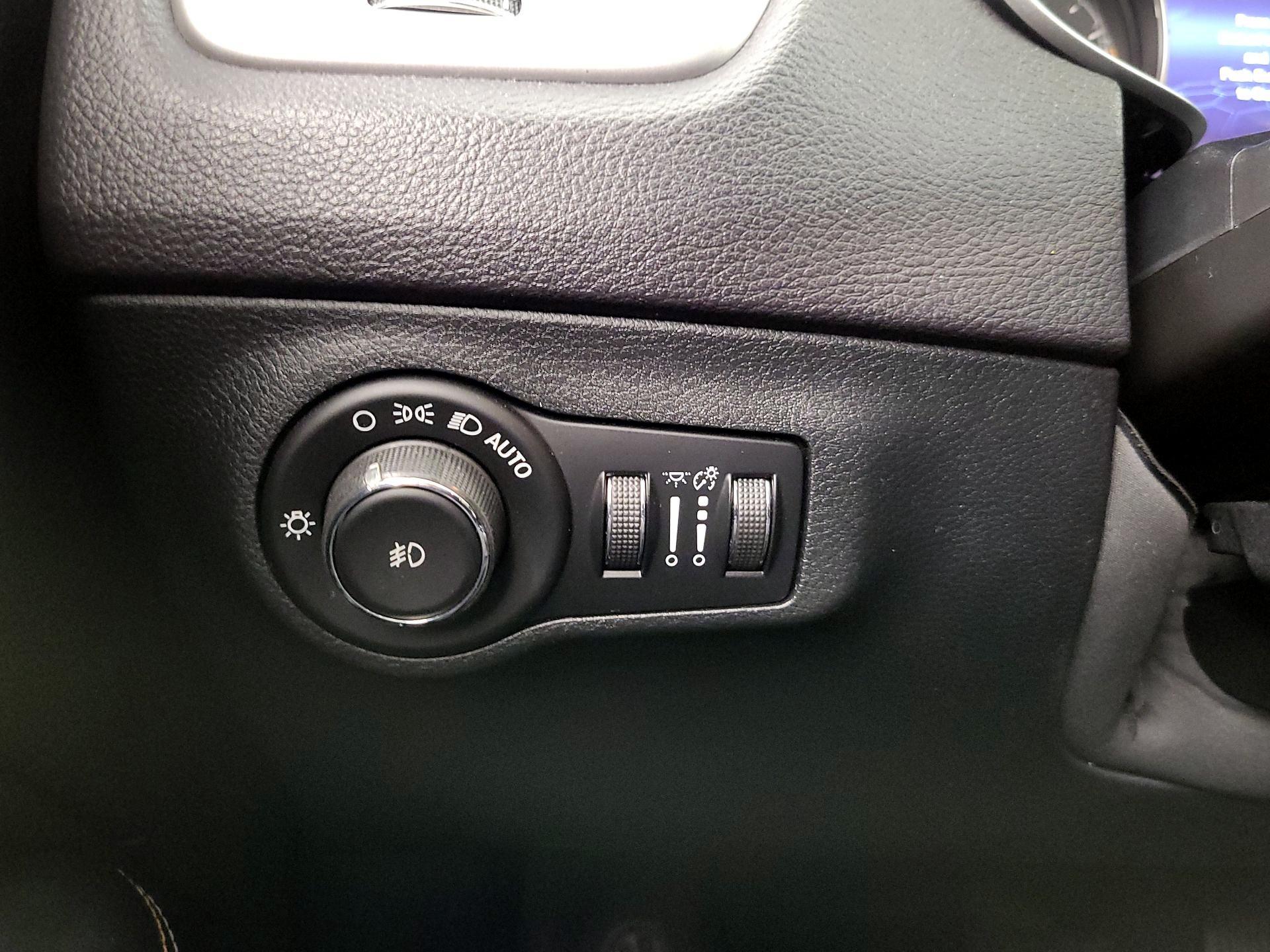 Thumbnail: 2018 Jeep Compass - 13