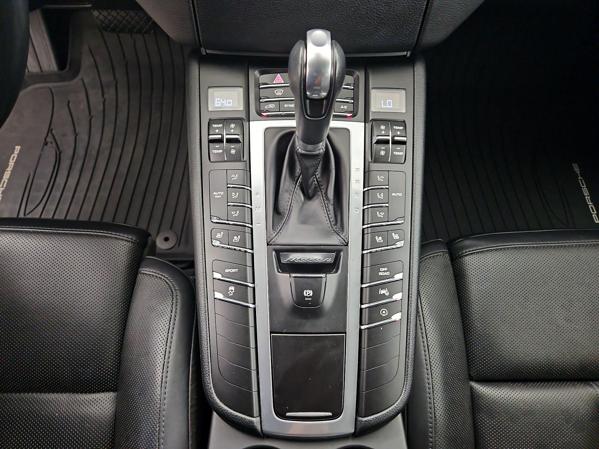 Thumbnail: 2018 Porsche Macan - 17