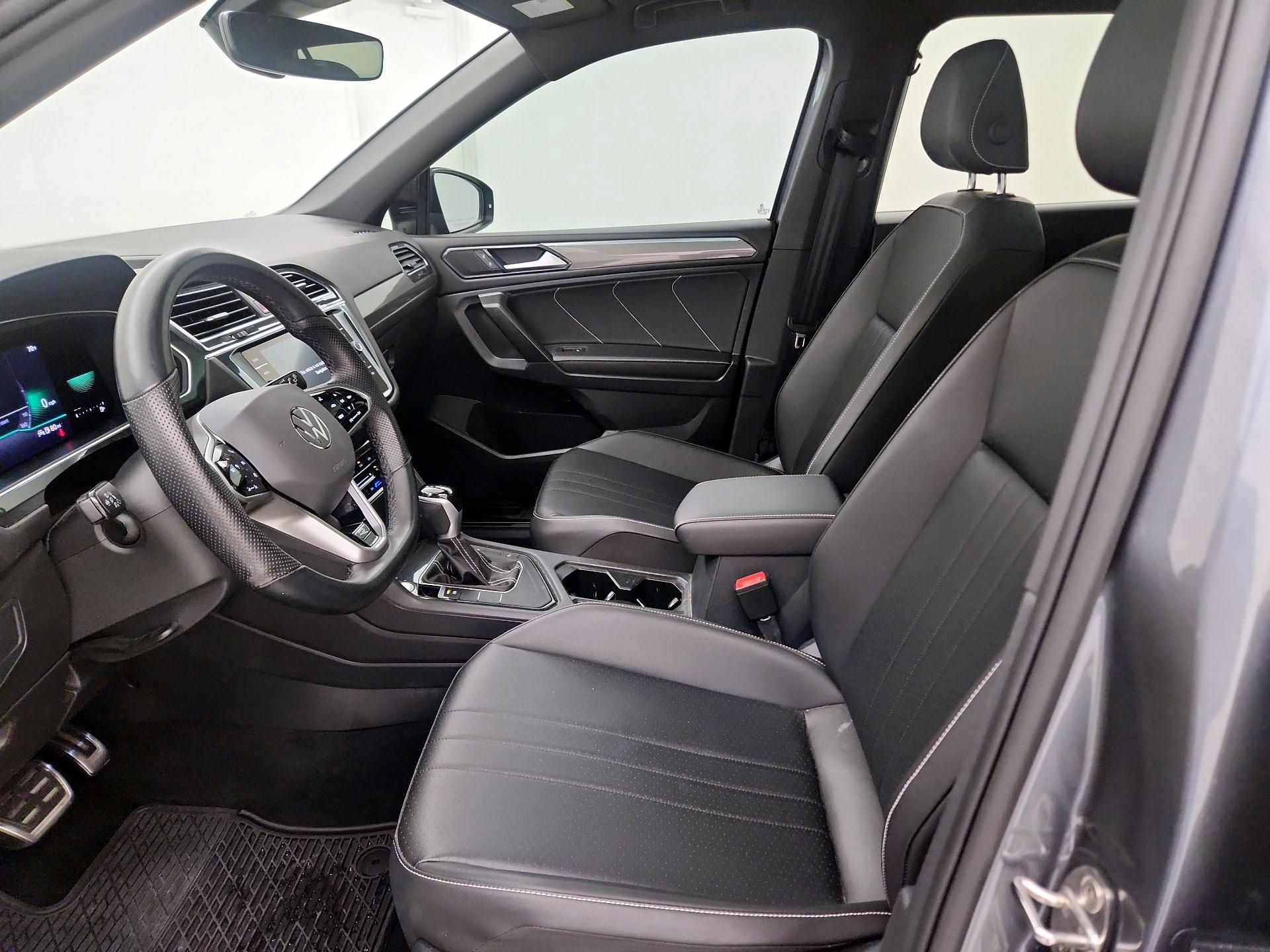 Thumbnail: 2022 Volkswagen Tiguan - 11