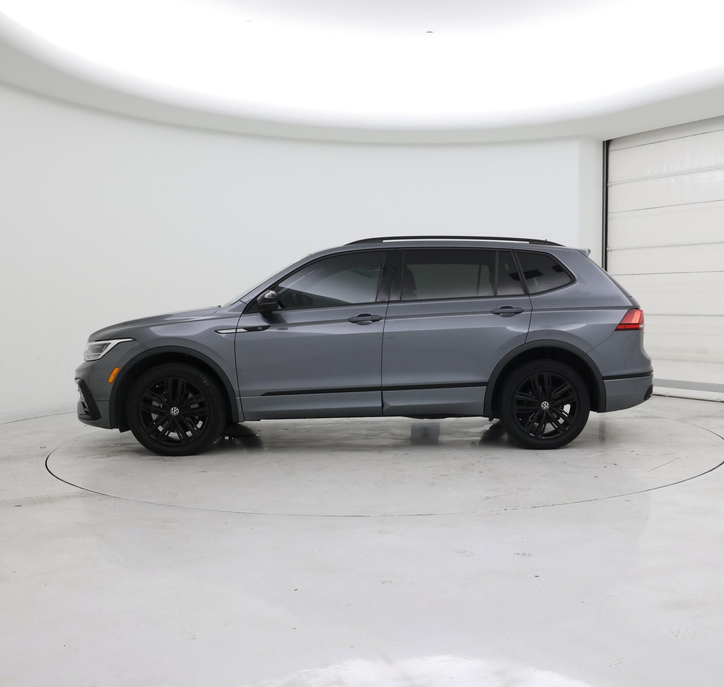 Thumbnail: 2022 Volkswagen Tiguan - 3