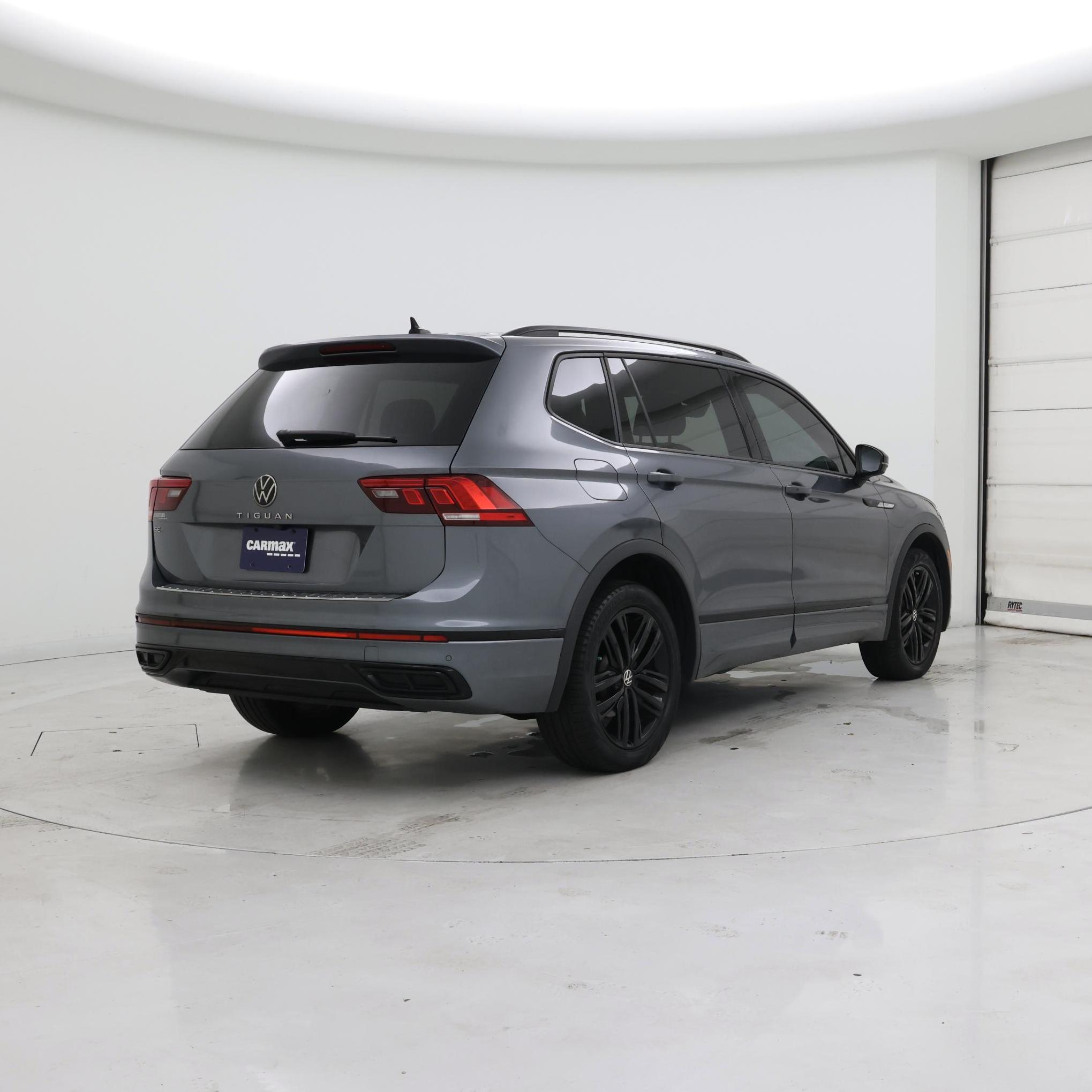Thumbnail: 2022 Volkswagen Tiguan - 8