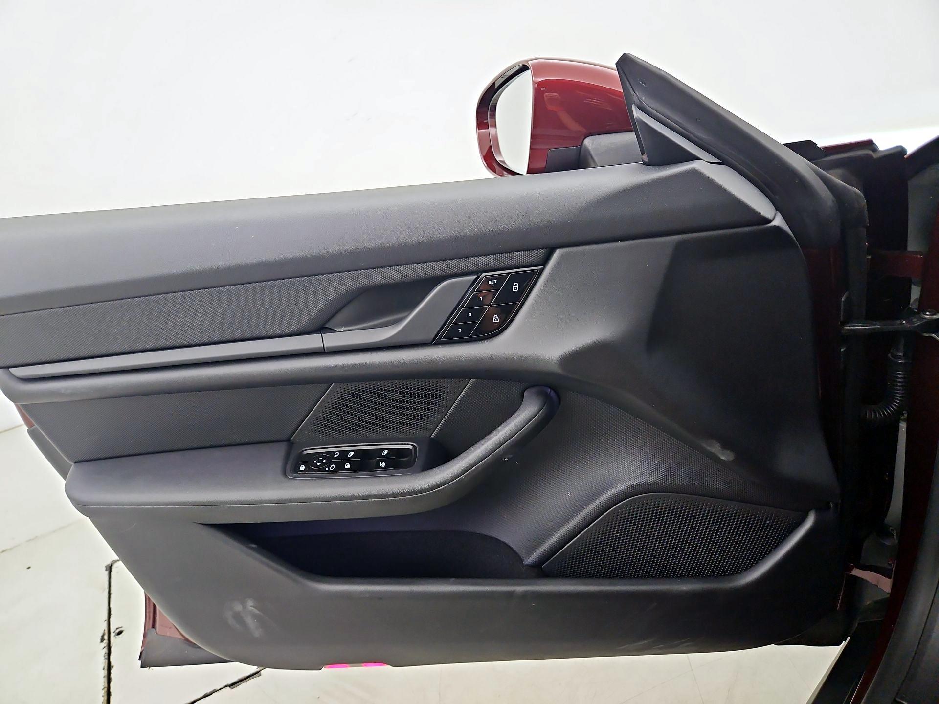 Thumbnail: 2021 Porsche Taycan - 12