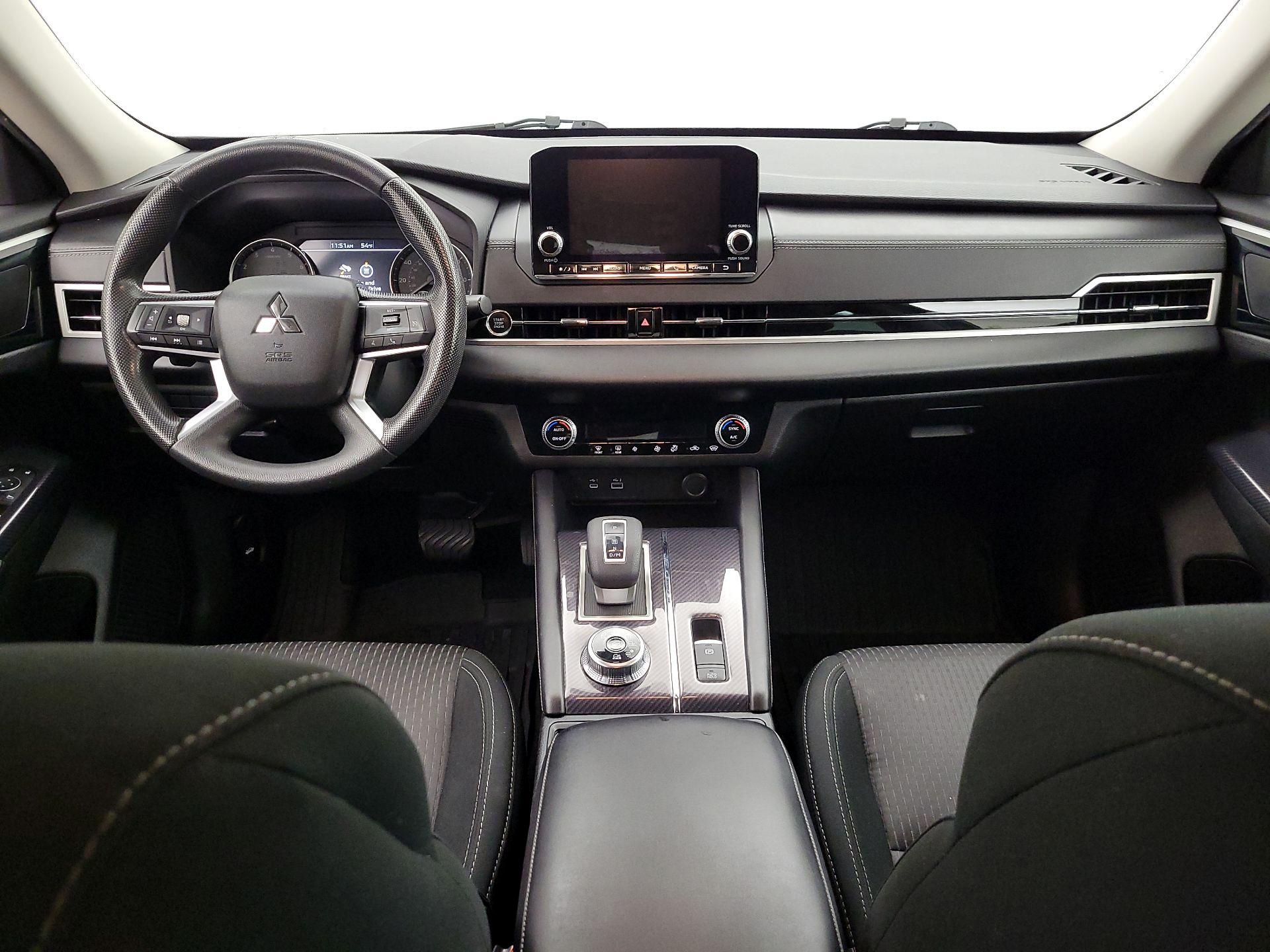 Thumbnail: 2022 Mitsubishi Outlander - 9