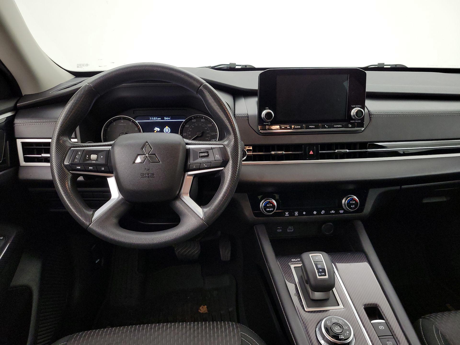 Thumbnail: 2022 Mitsubishi Outlander - 10