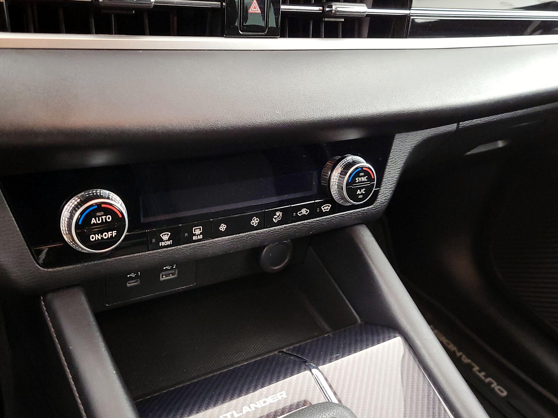 Thumbnail: 2022 Mitsubishi Outlander - 16