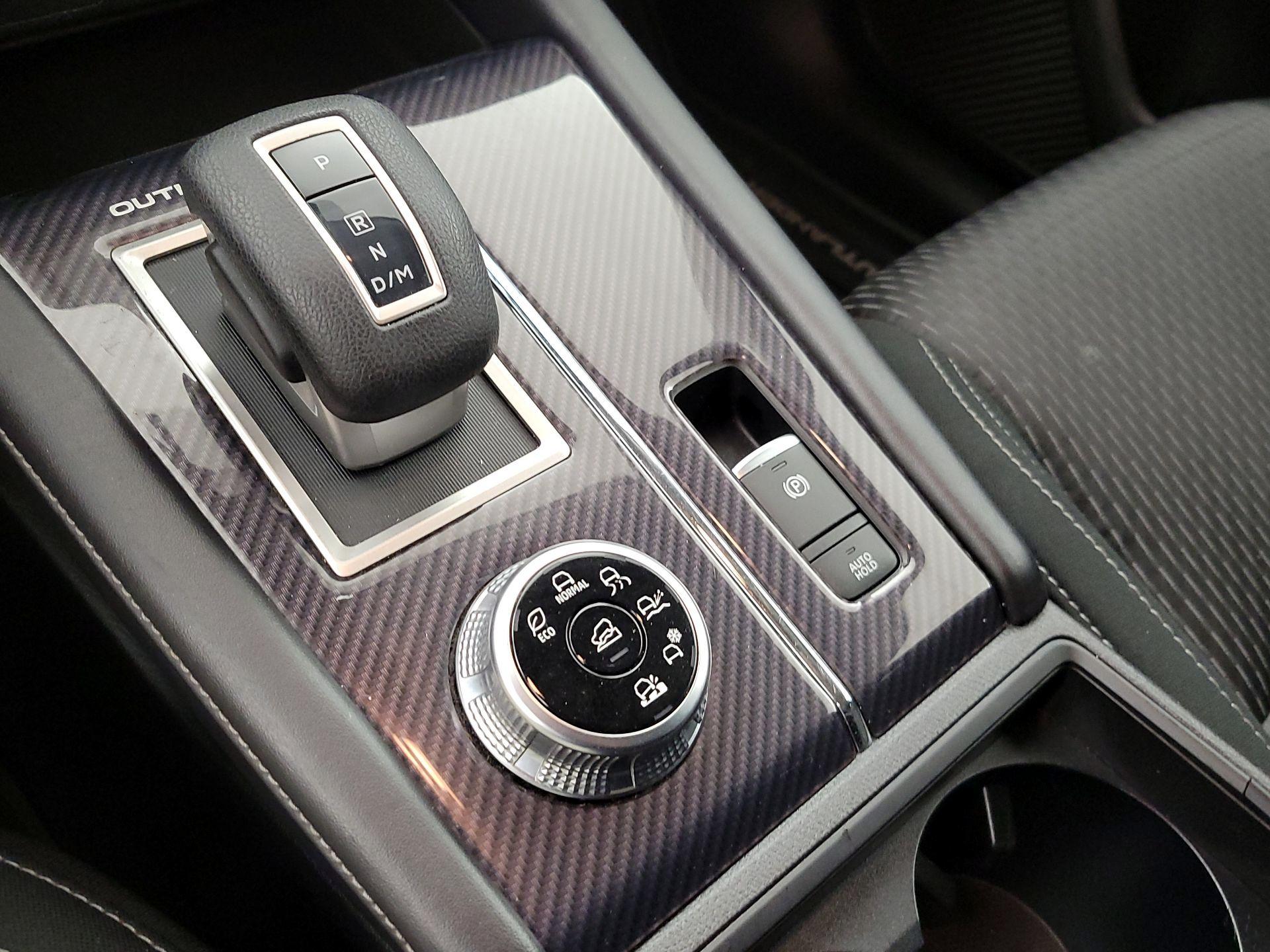 Thumbnail: 2022 Mitsubishi Outlander - 17