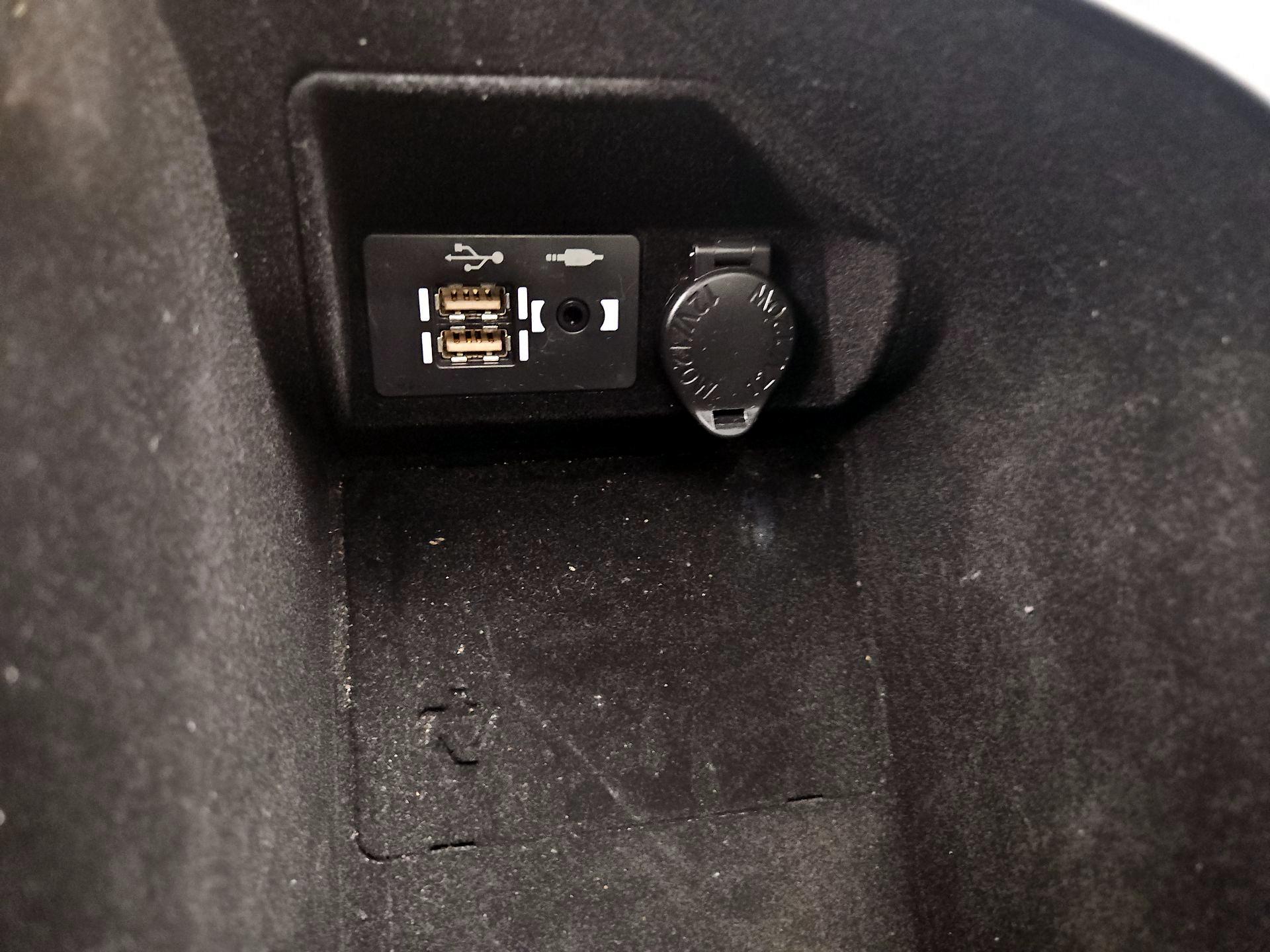 Thumbnail: 2021 Lexus IS - 19