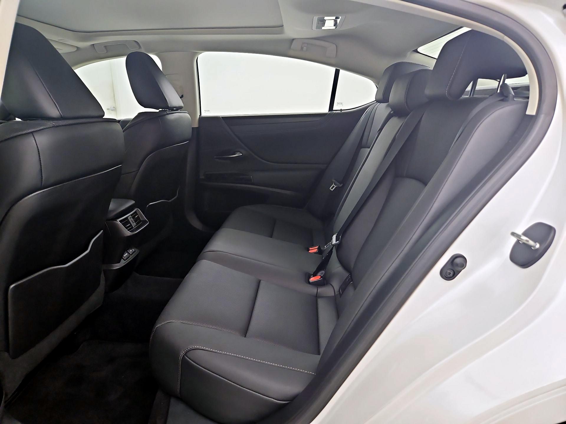 Thumbnail: 2022 Lexus ES - 20