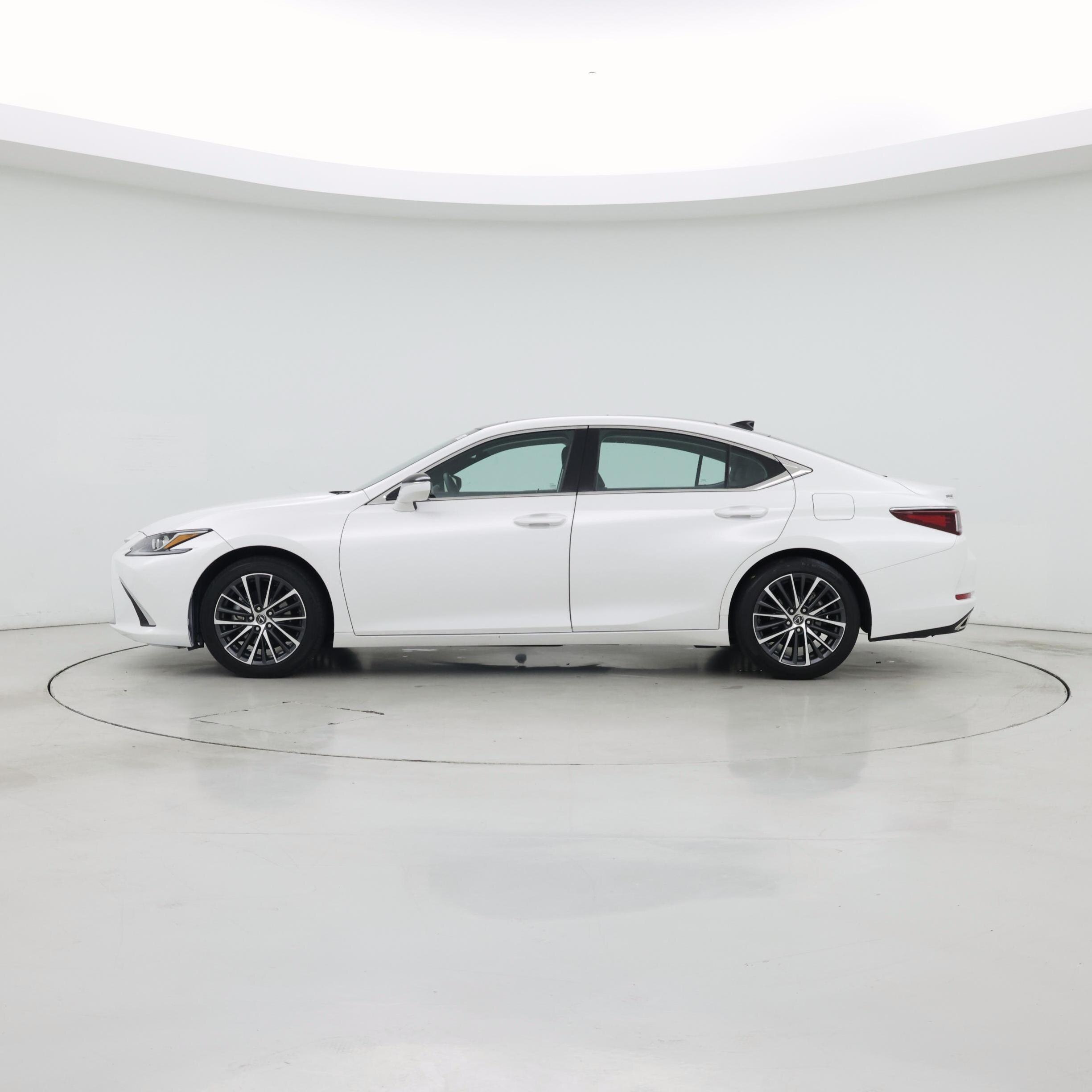 Thumbnail: 2022 Lexus ES - 3