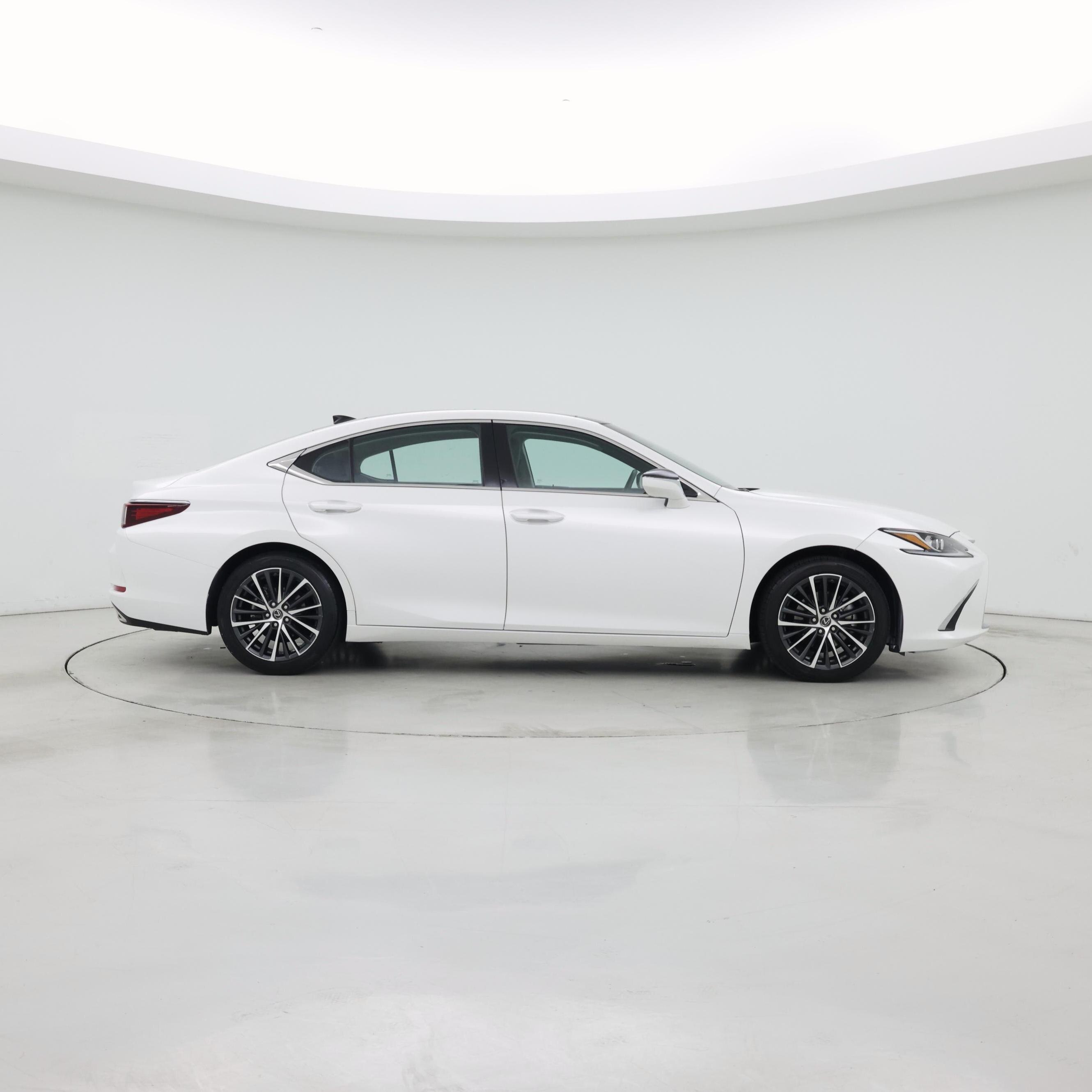 Thumbnail: 2022 Lexus ES - 7