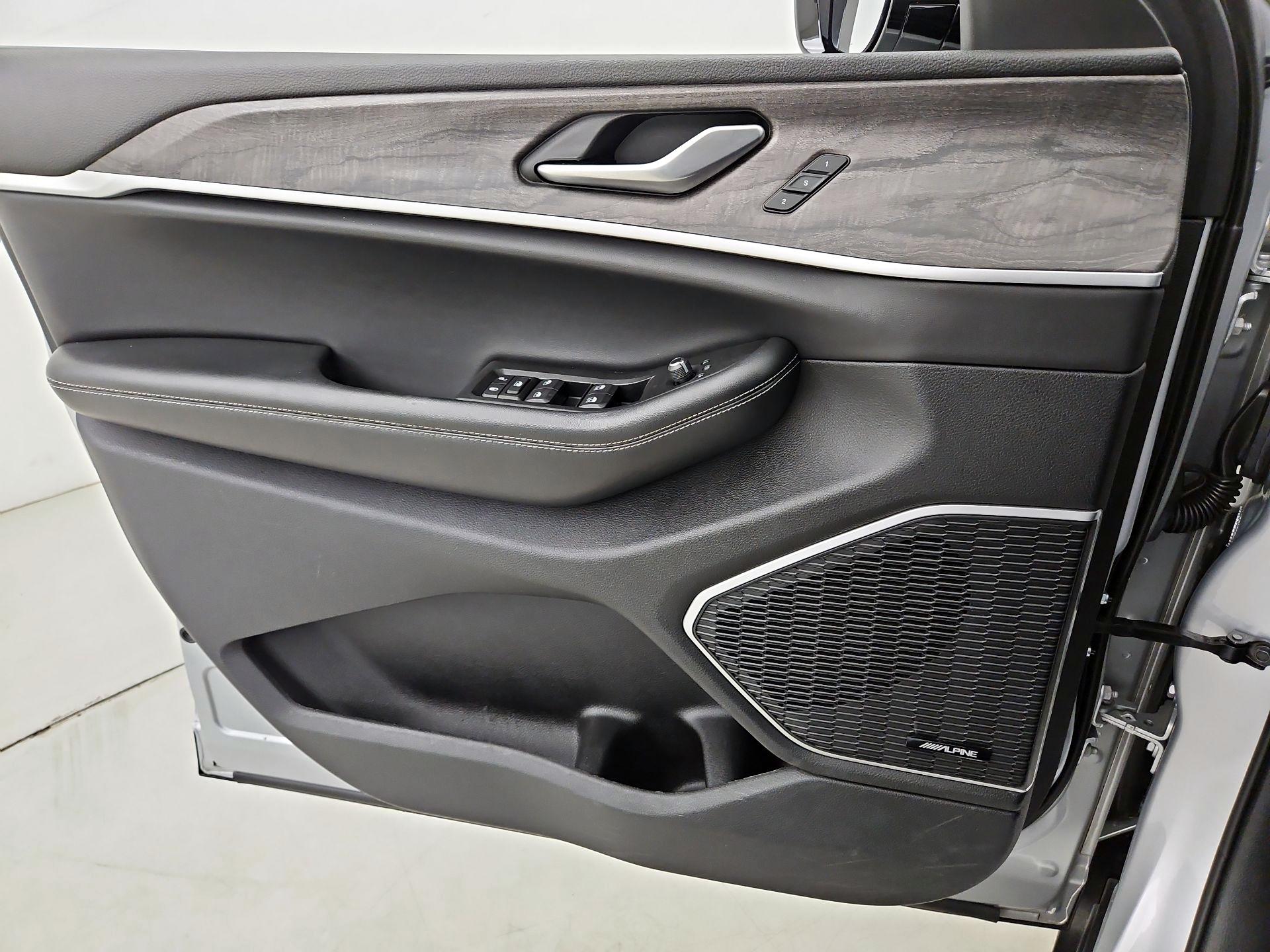 Thumbnail: 2021 Jeep Grand Cherokee L - 12
