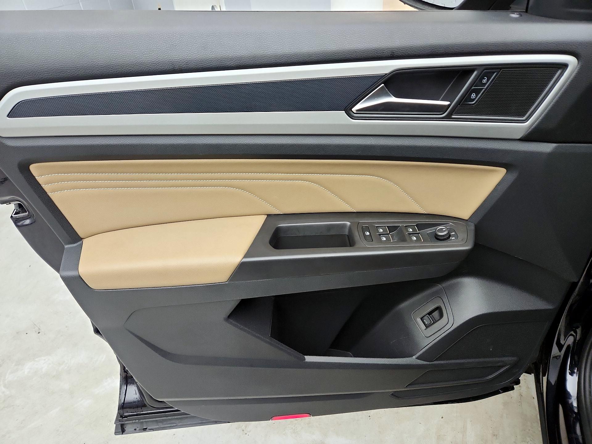 Thumbnail: 2023 Volkswagen Atlas - 12