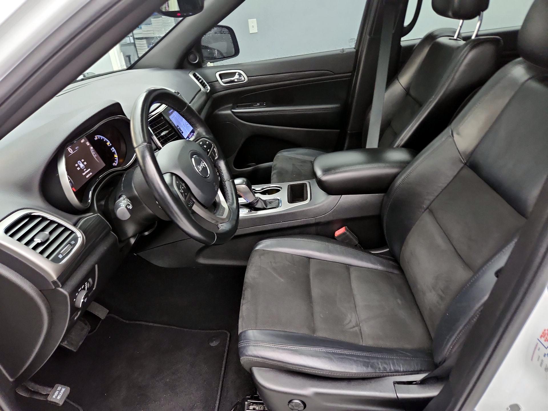 Thumbnail: 2020 Jeep Grand Cherokee - 11