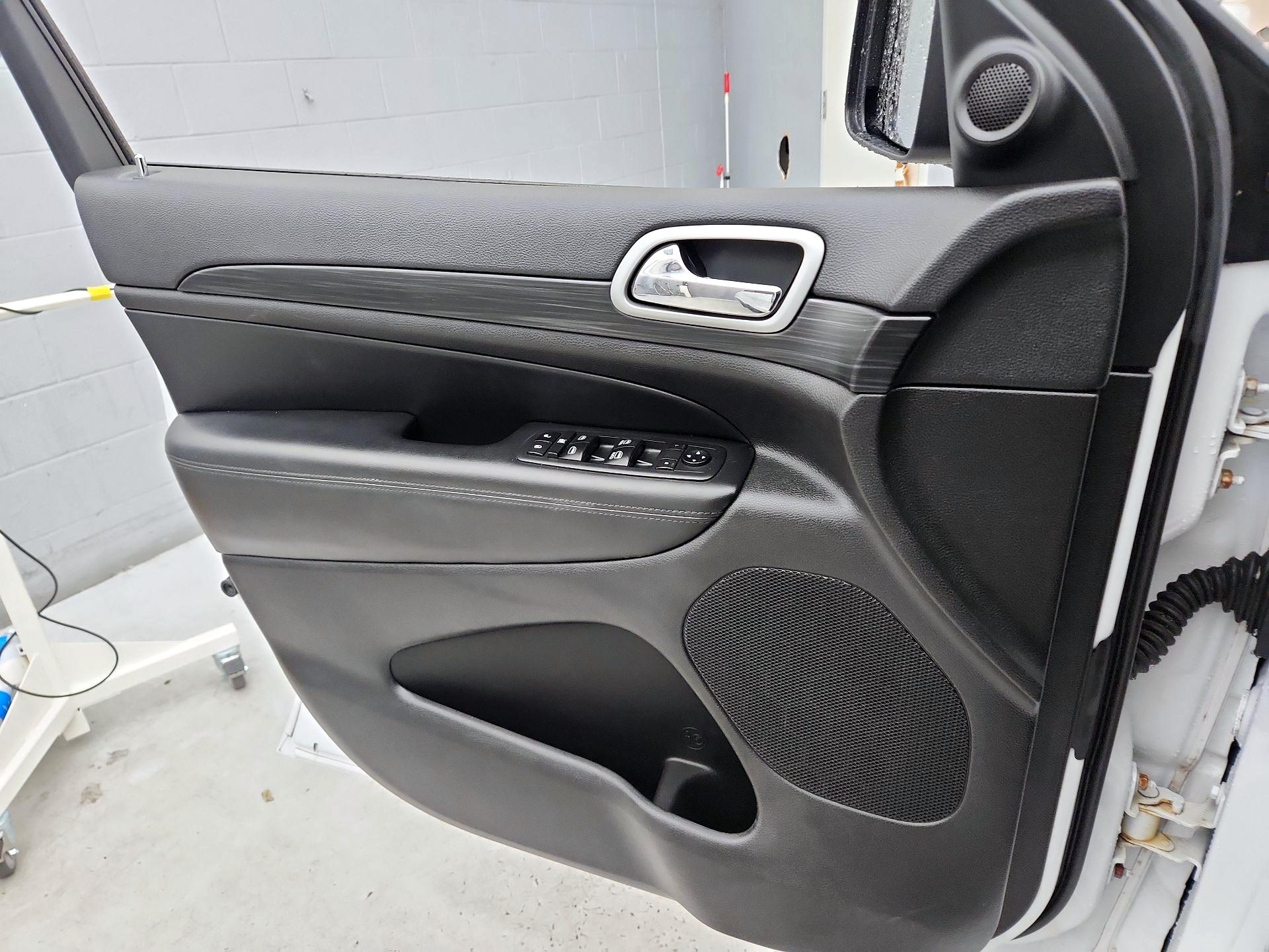 Thumbnail: 2020 Jeep Grand Cherokee - 12