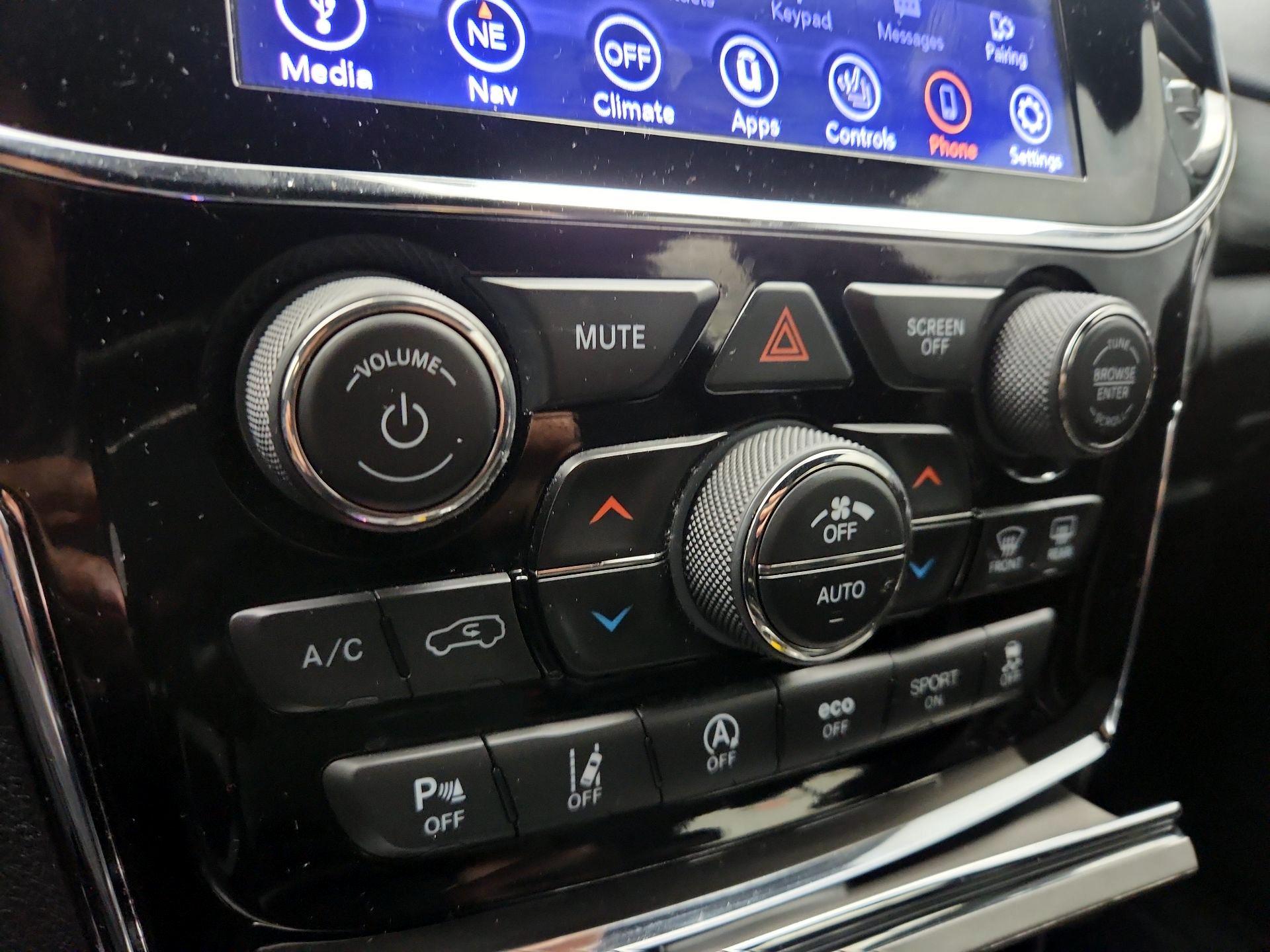 Thumbnail: 2020 Jeep Grand Cherokee - 17