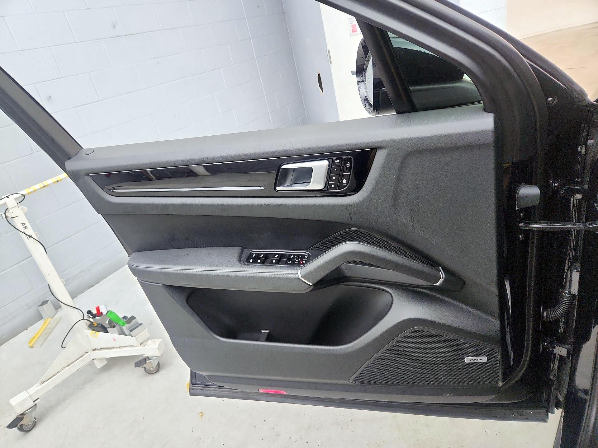 Thumbnail: 2020 Porsche Cayenne - 12