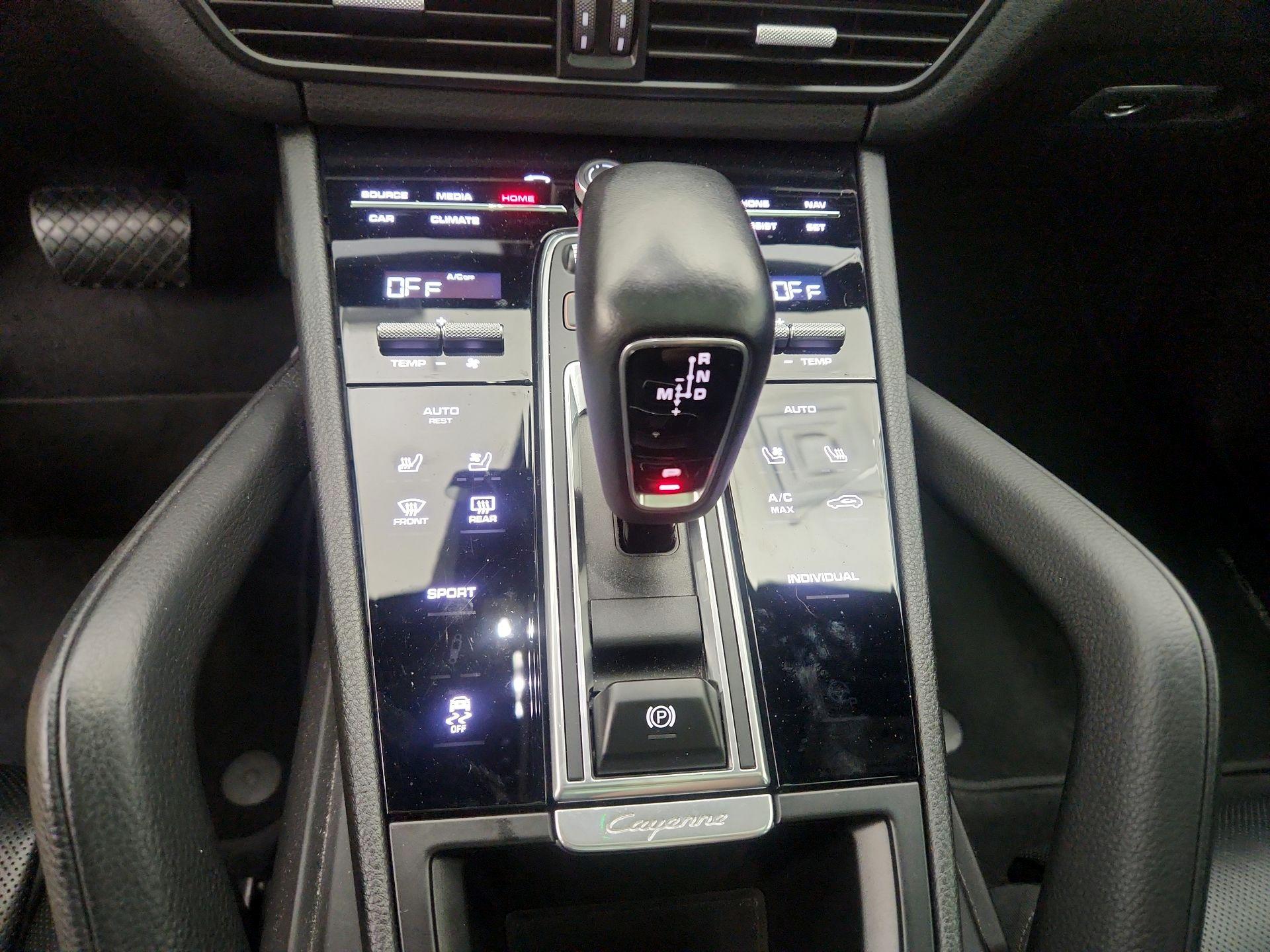 Thumbnail: 2020 Porsche Cayenne - 18