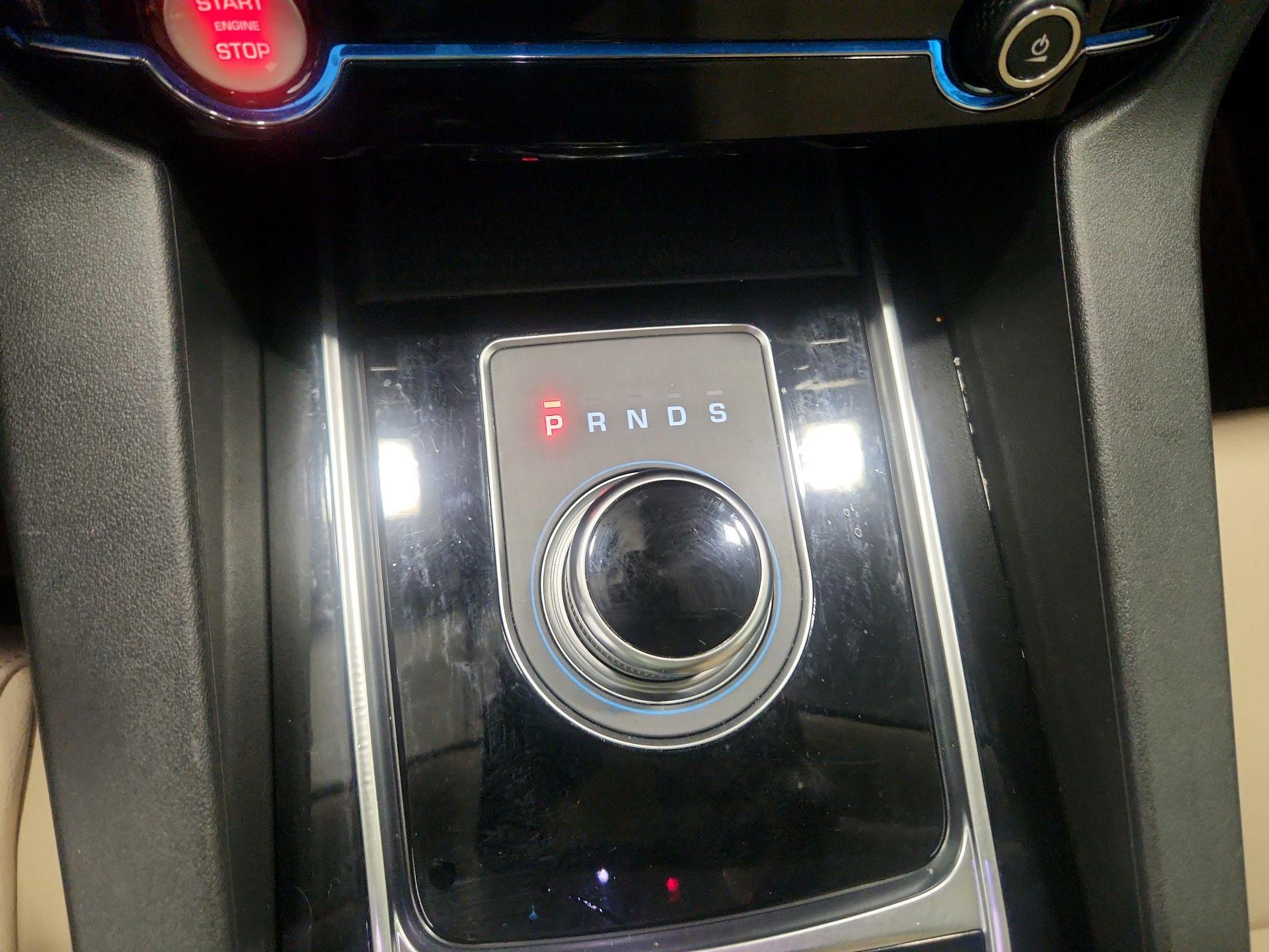 Thumbnail: 2020 Jaguar F-Pace - 17