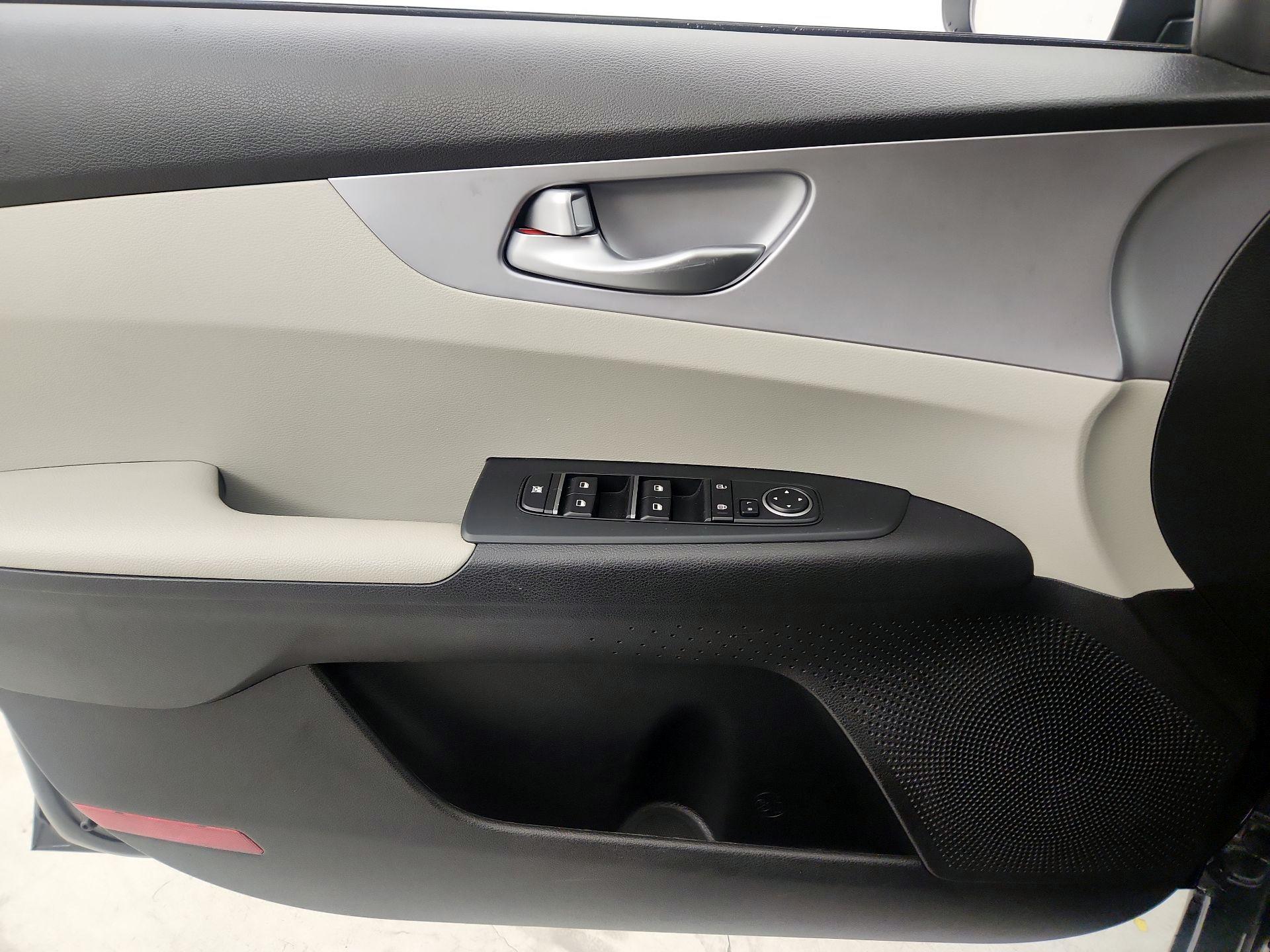 Thumbnail: 2023 Kia Forte - 12