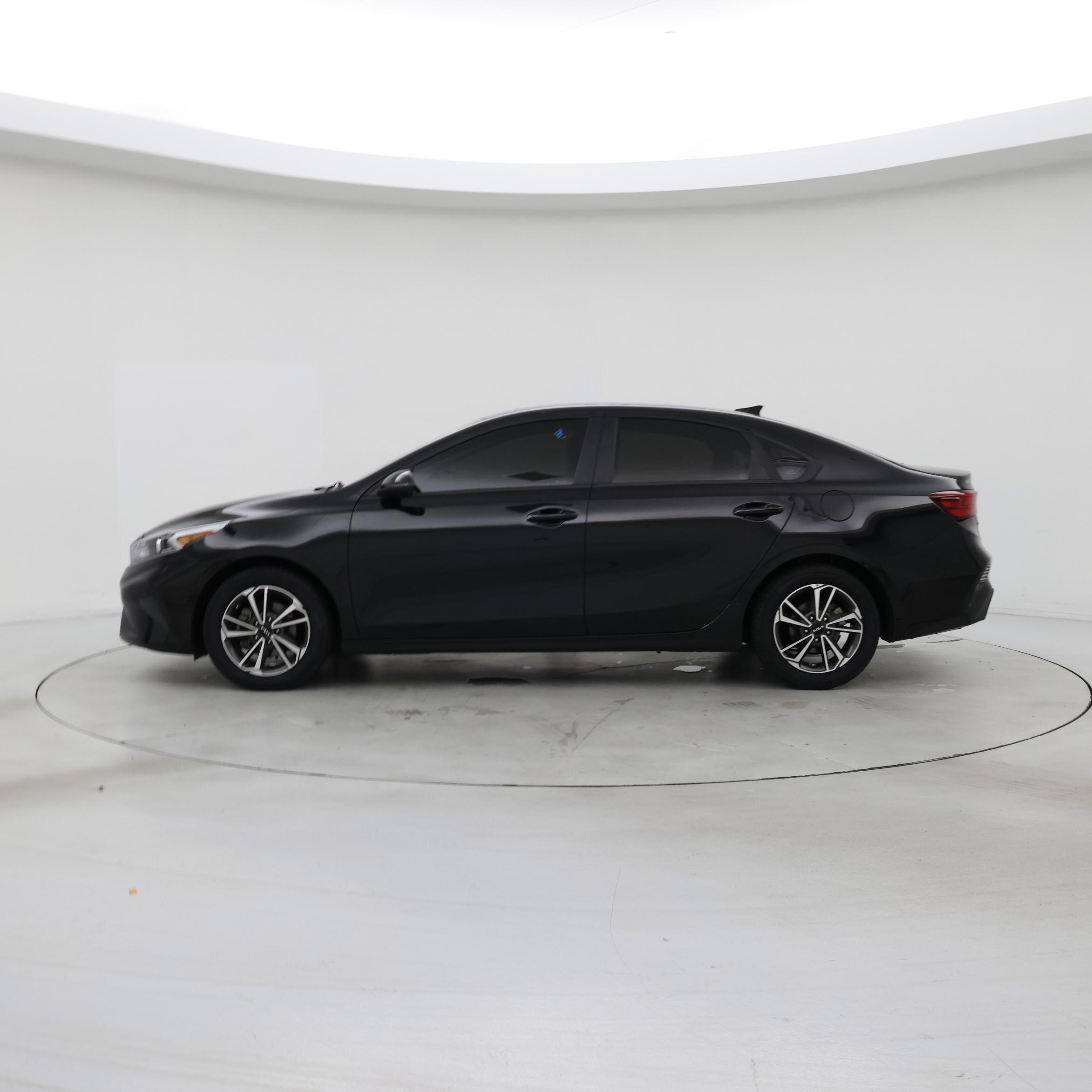 Thumbnail: 2023 Kia Forte - 3