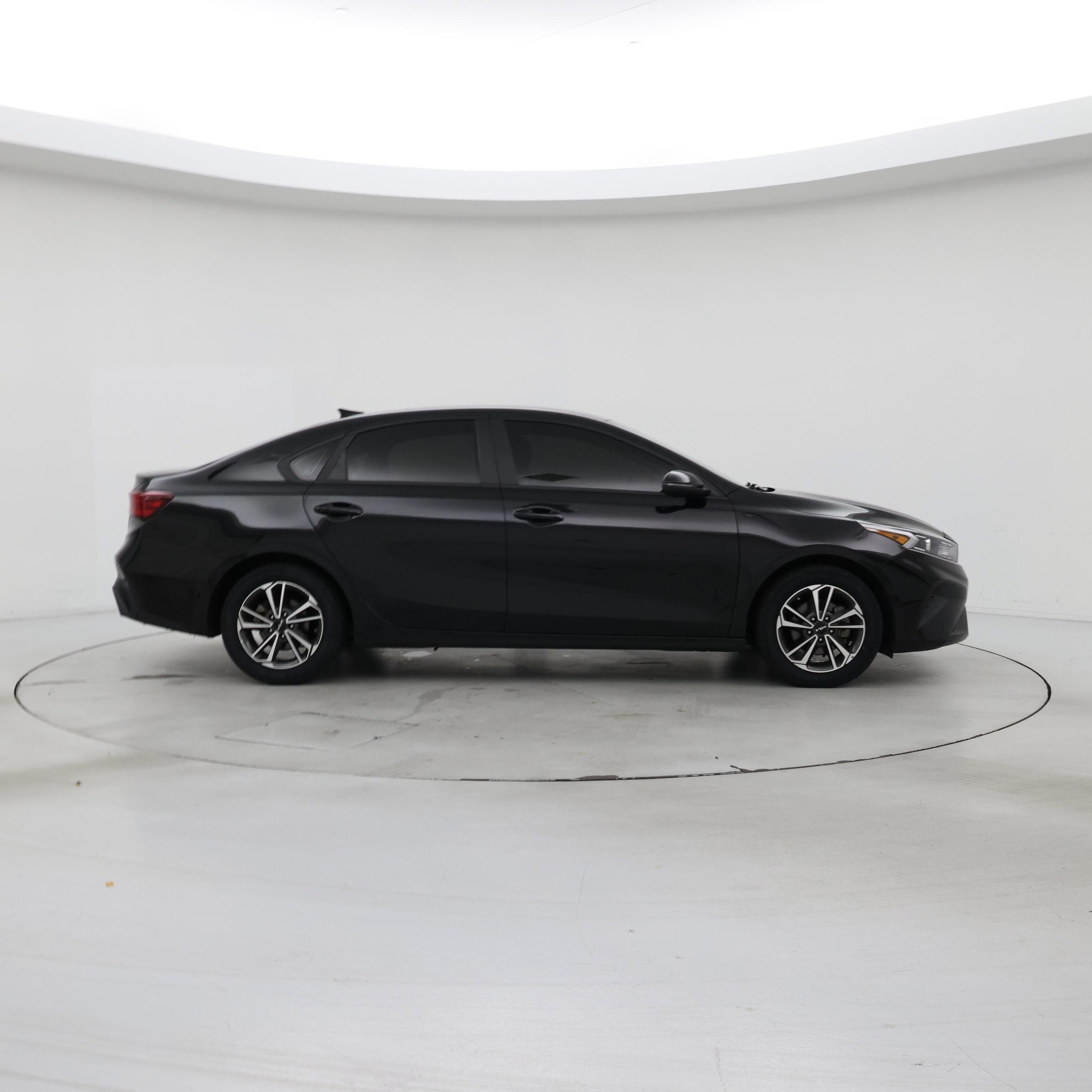 Thumbnail: 2023 Kia Forte - 7