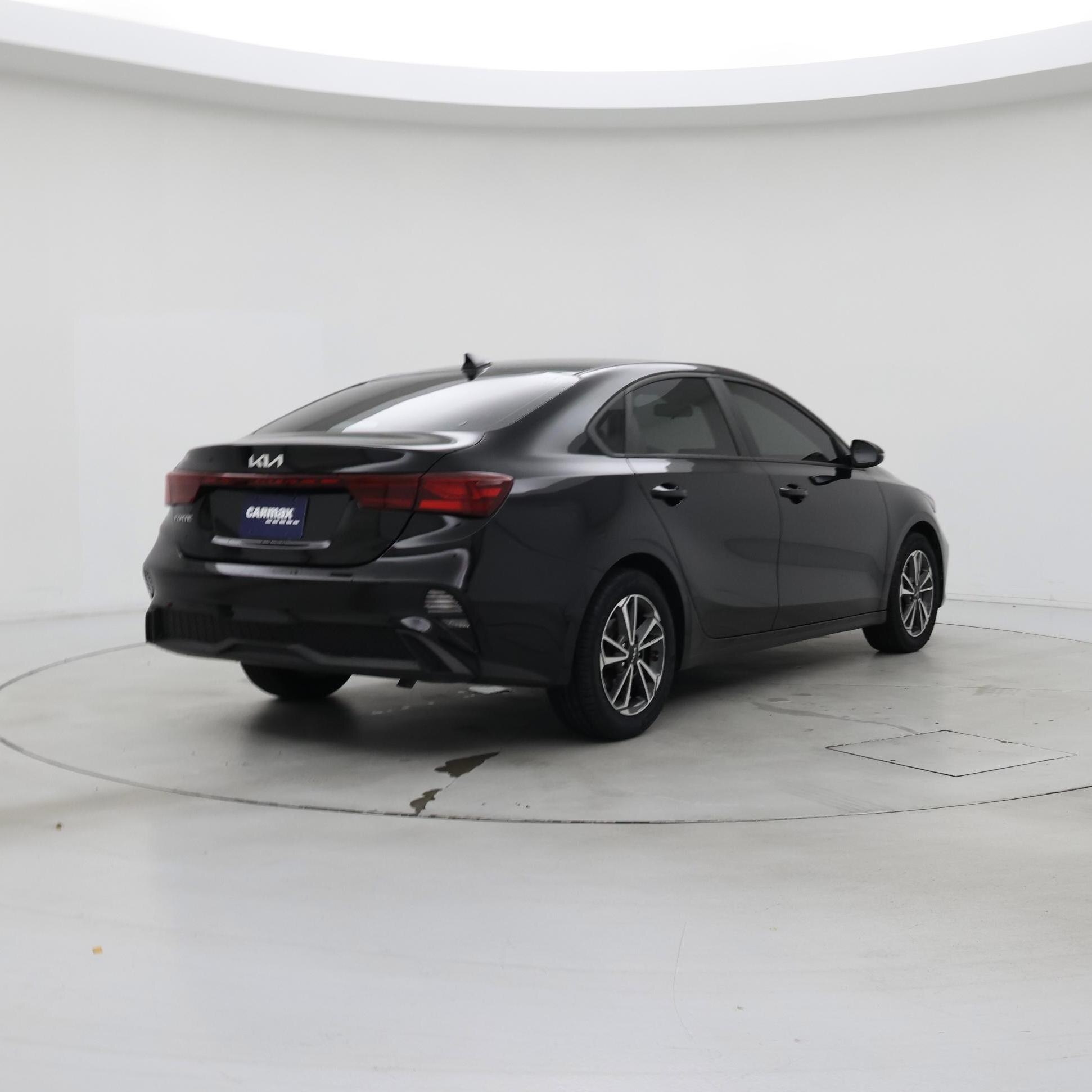 Thumbnail: 2023 Kia Forte - 8