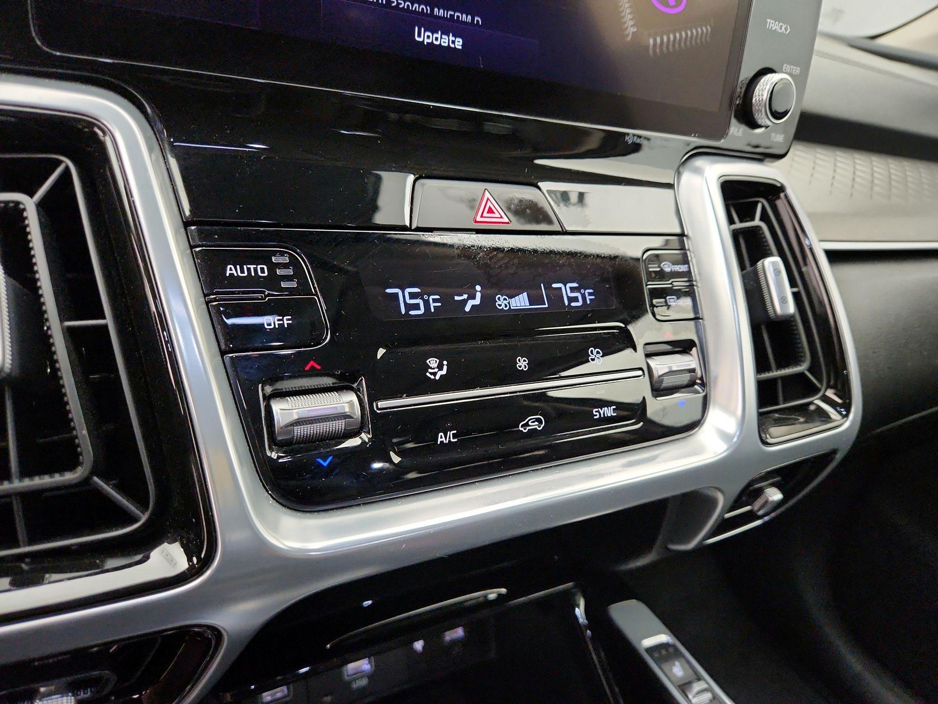 Thumbnail: 2022 Kia Sorento - 17