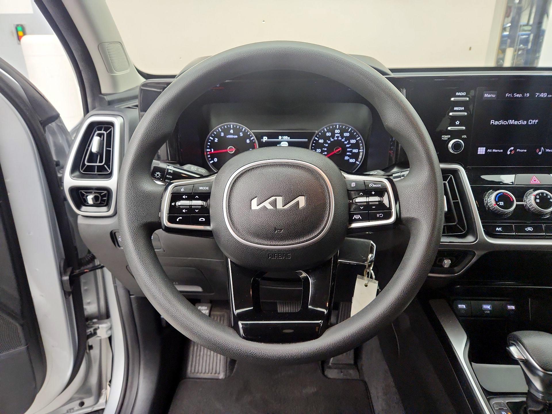 Thumbnail: 2022 Kia Sorento - 10