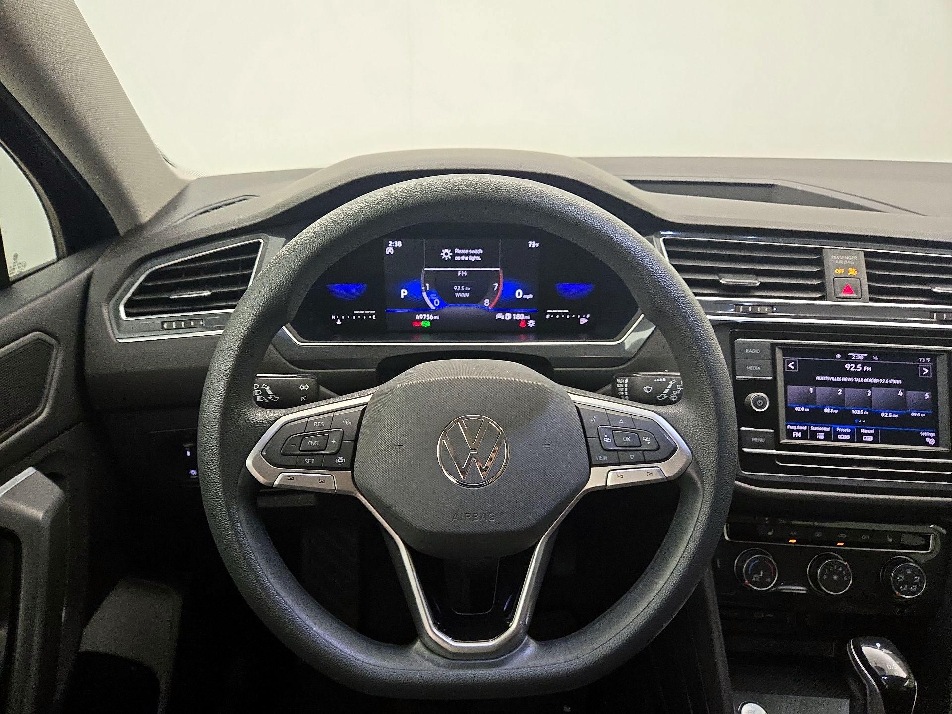 Thumbnail: 2022 Volkswagen Tiguan - 10