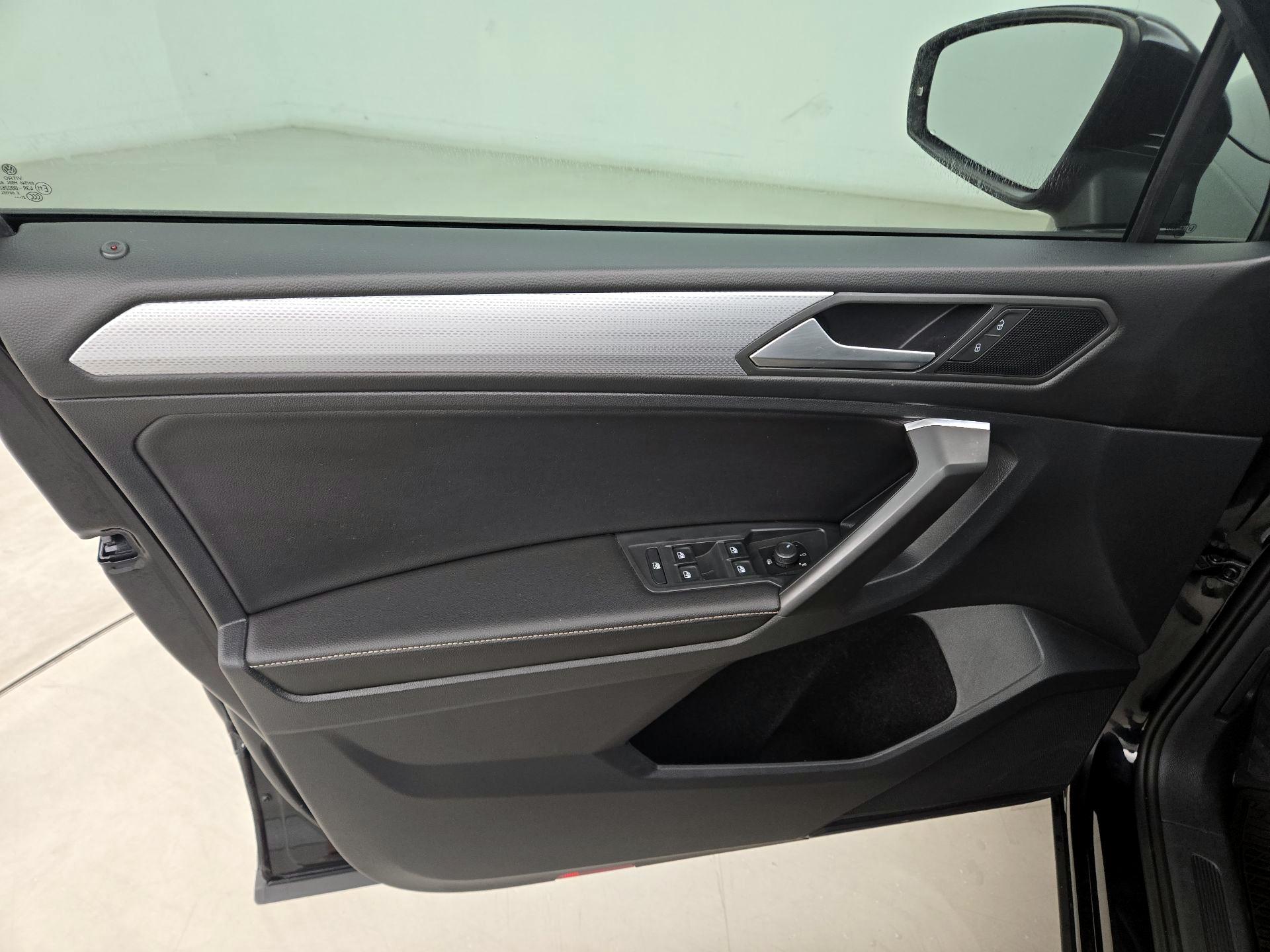 Thumbnail: 2022 Volkswagen Tiguan - 12