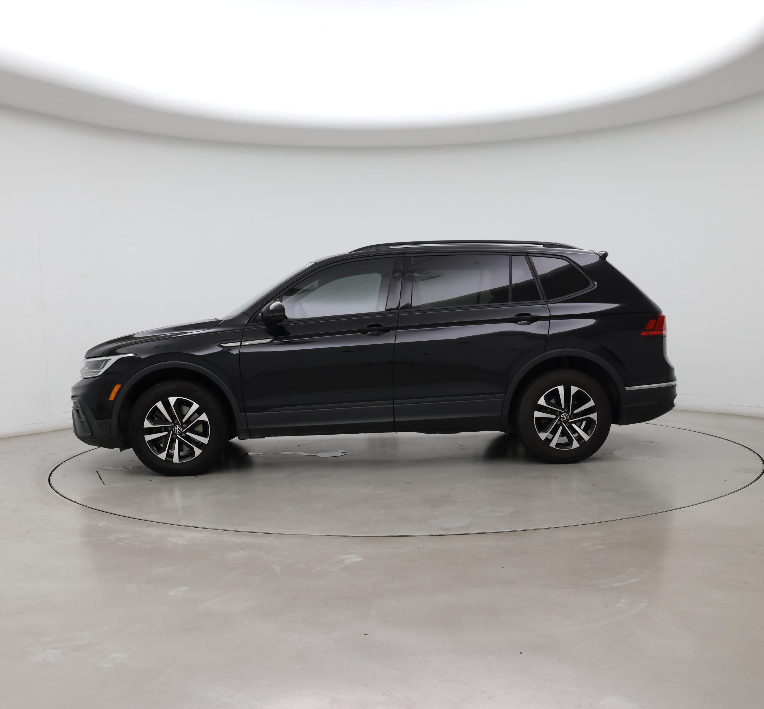 Thumbnail: 2022 Volkswagen Tiguan - 3