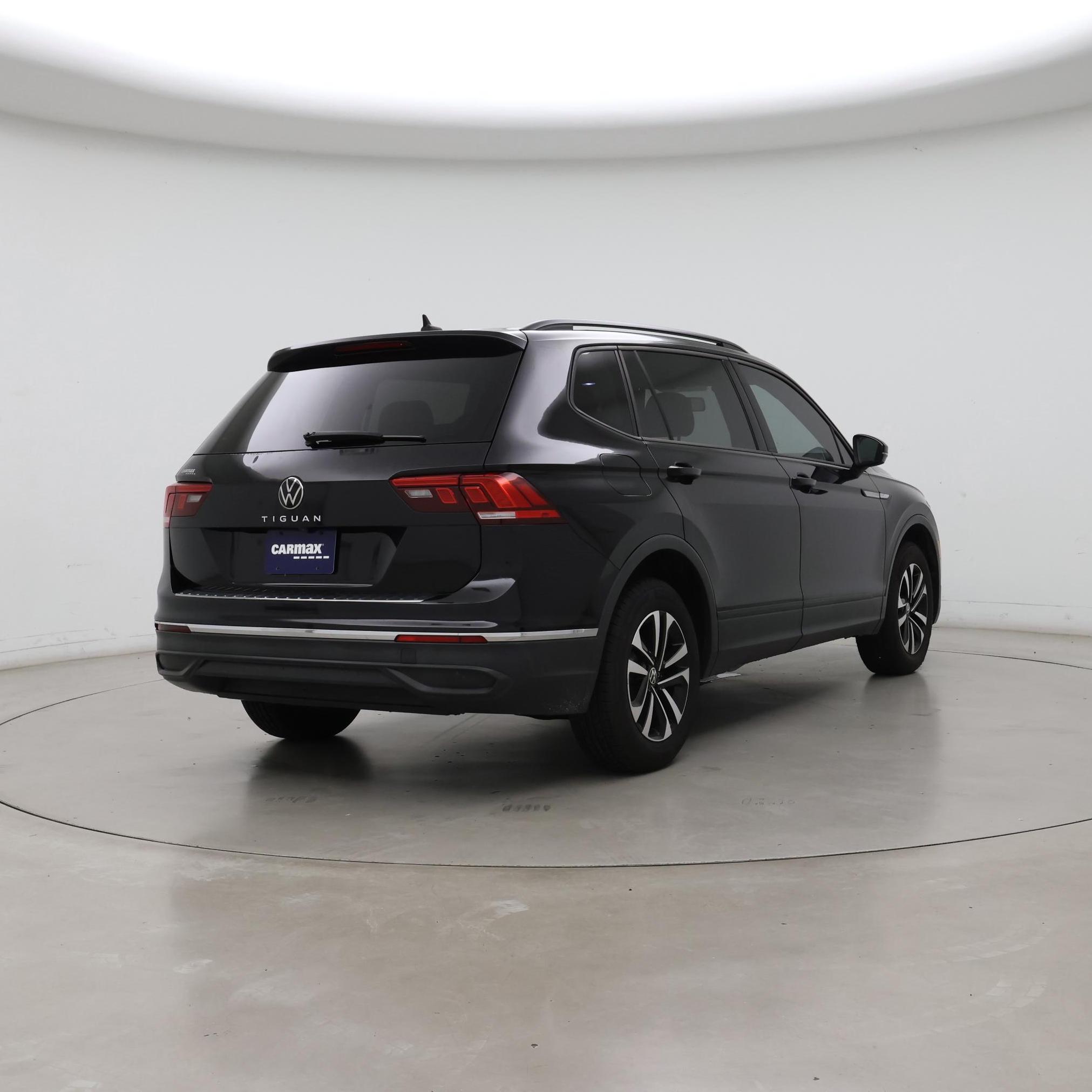 Thumbnail: 2022 Volkswagen Tiguan - 8