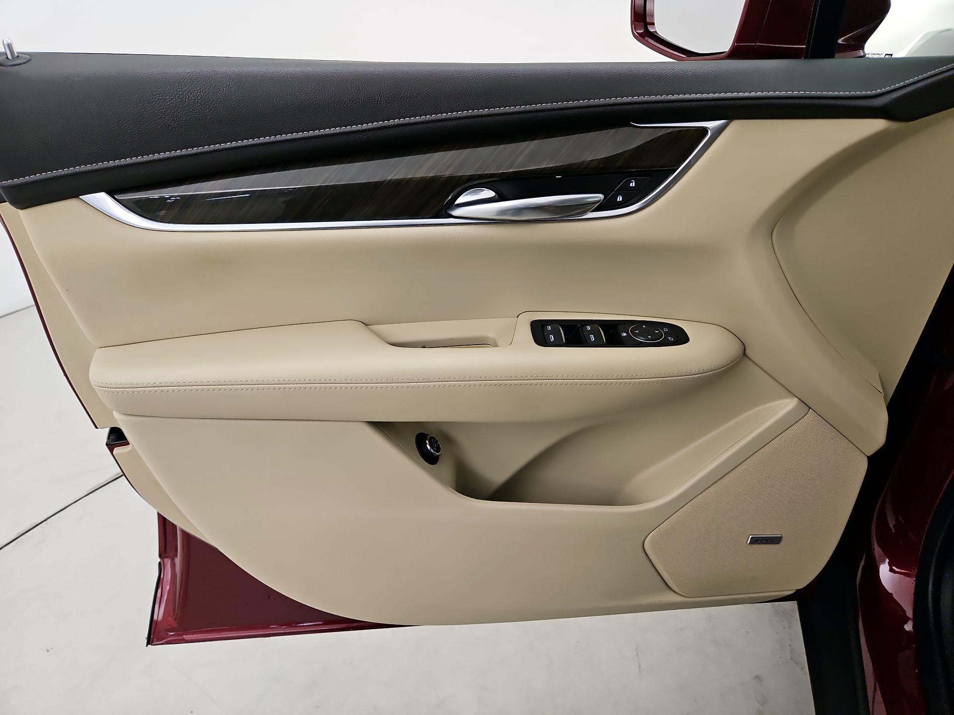 Thumbnail: 2018 Cadillac XT5 - 12