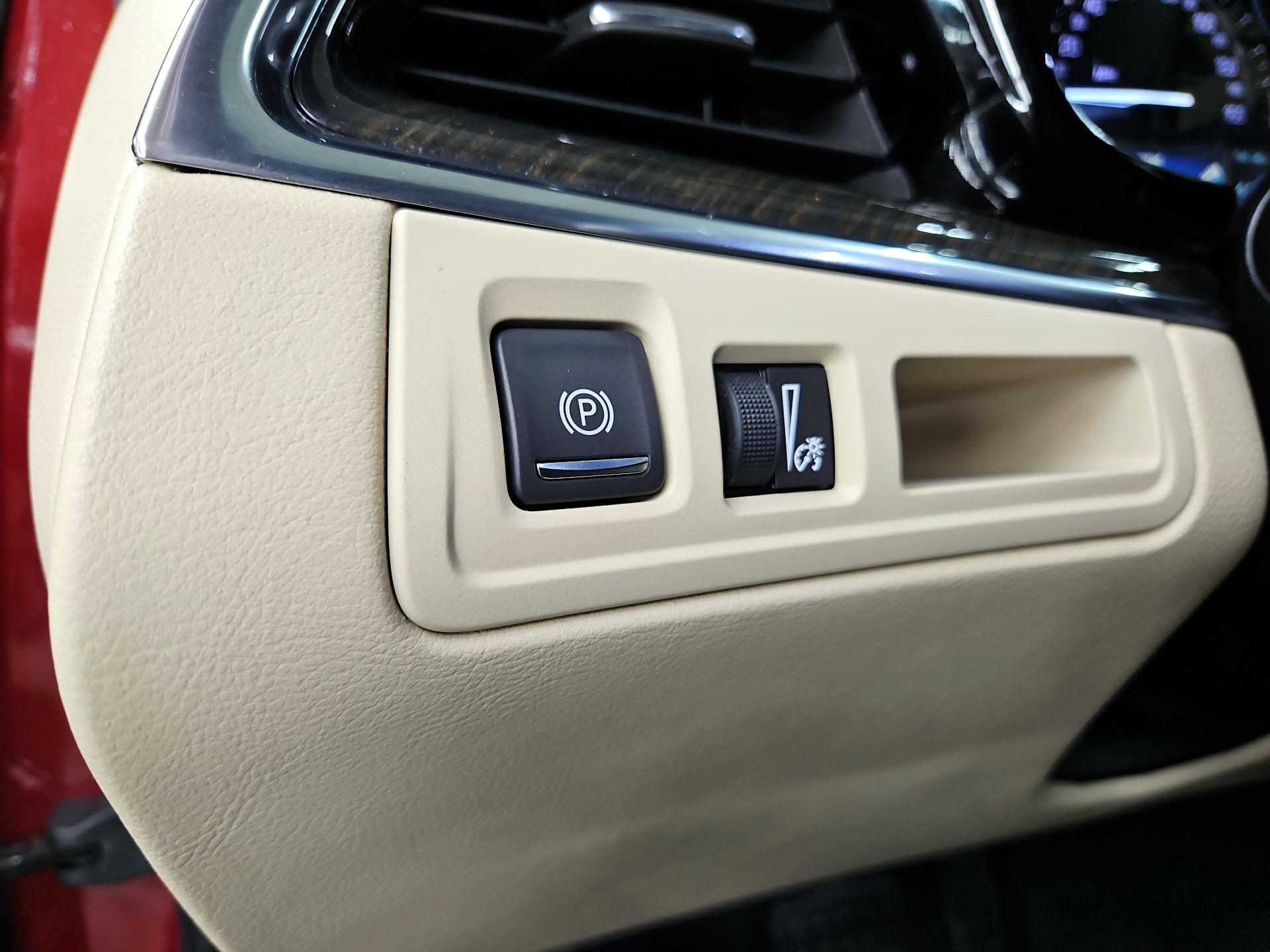 Thumbnail: 2018 Cadillac XT5 - 13