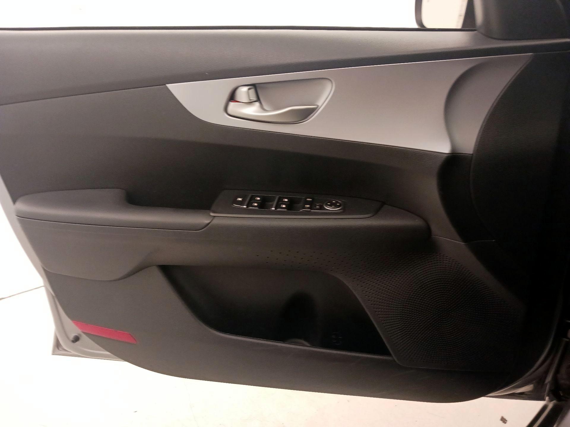 Thumbnail: 2024 Kia Forte - 12
