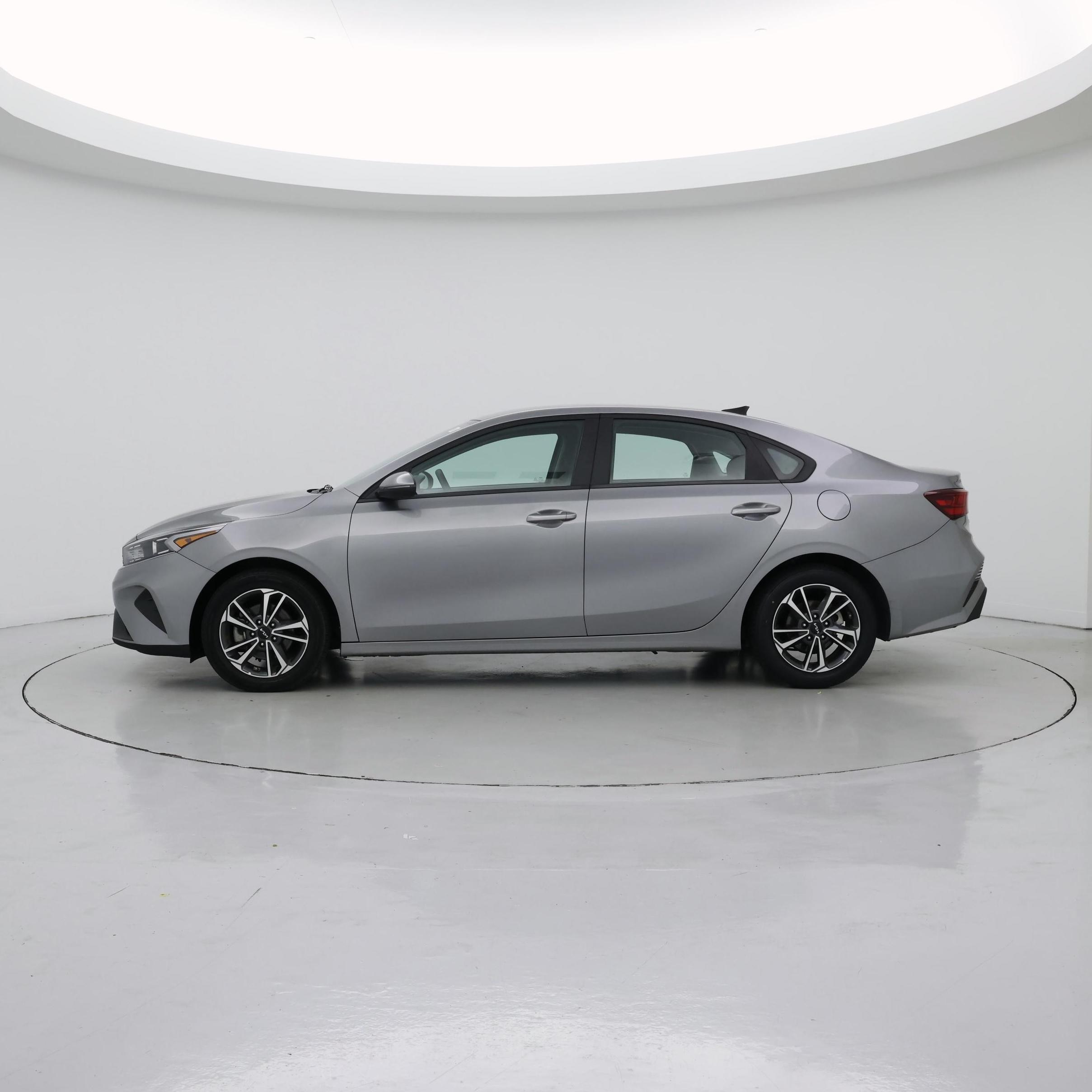 Thumbnail: 2024 Kia Forte - 3