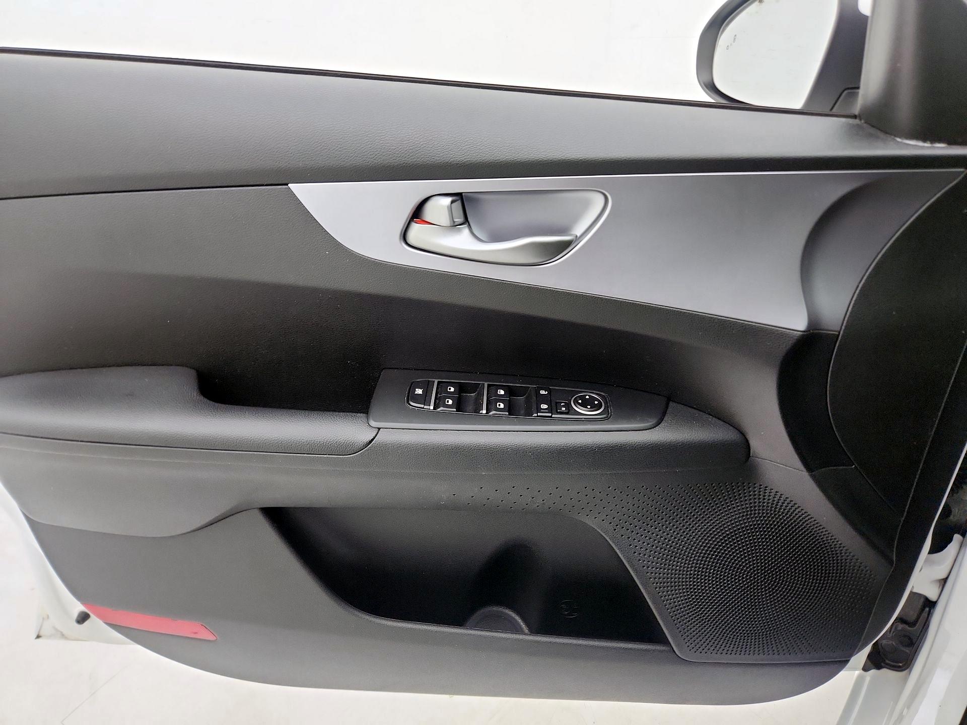Thumbnail: 2022 Kia Forte - 12