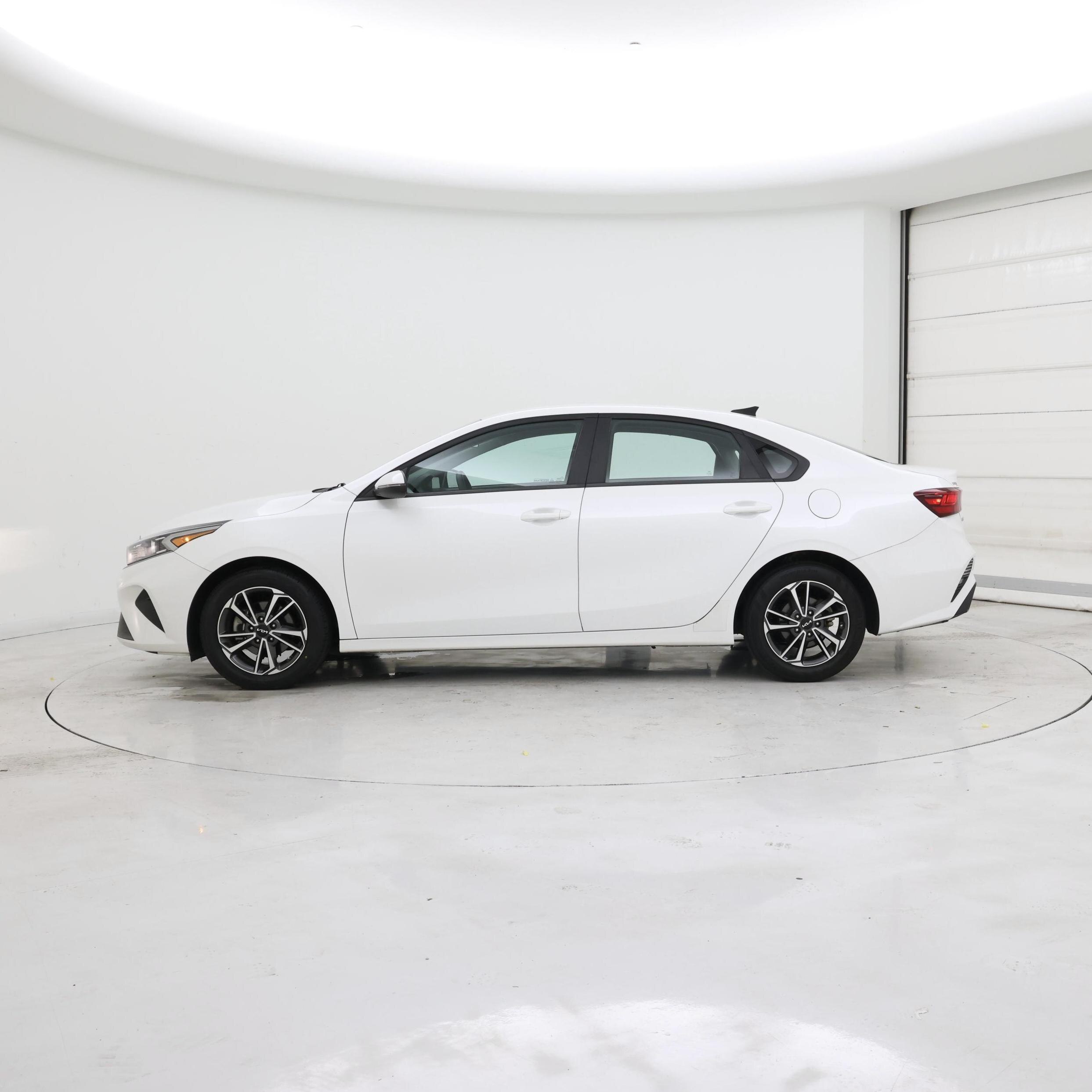 Thumbnail: 2022 Kia Forte - 3