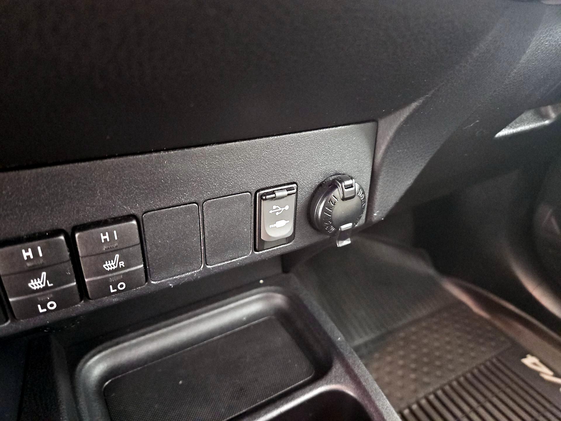 Thumbnail: 2017 Toyota RAV4 - 18