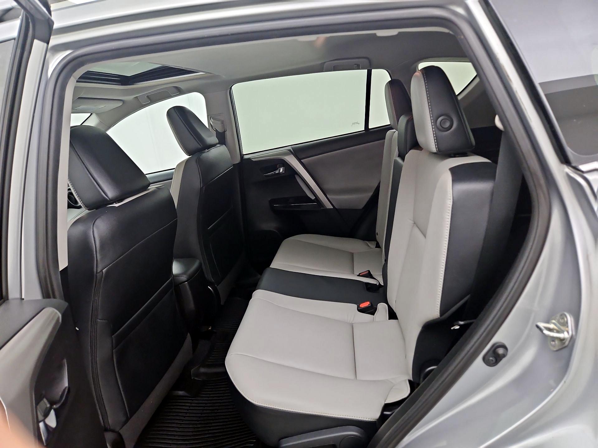 Thumbnail: 2017 Toyota RAV4 - 20