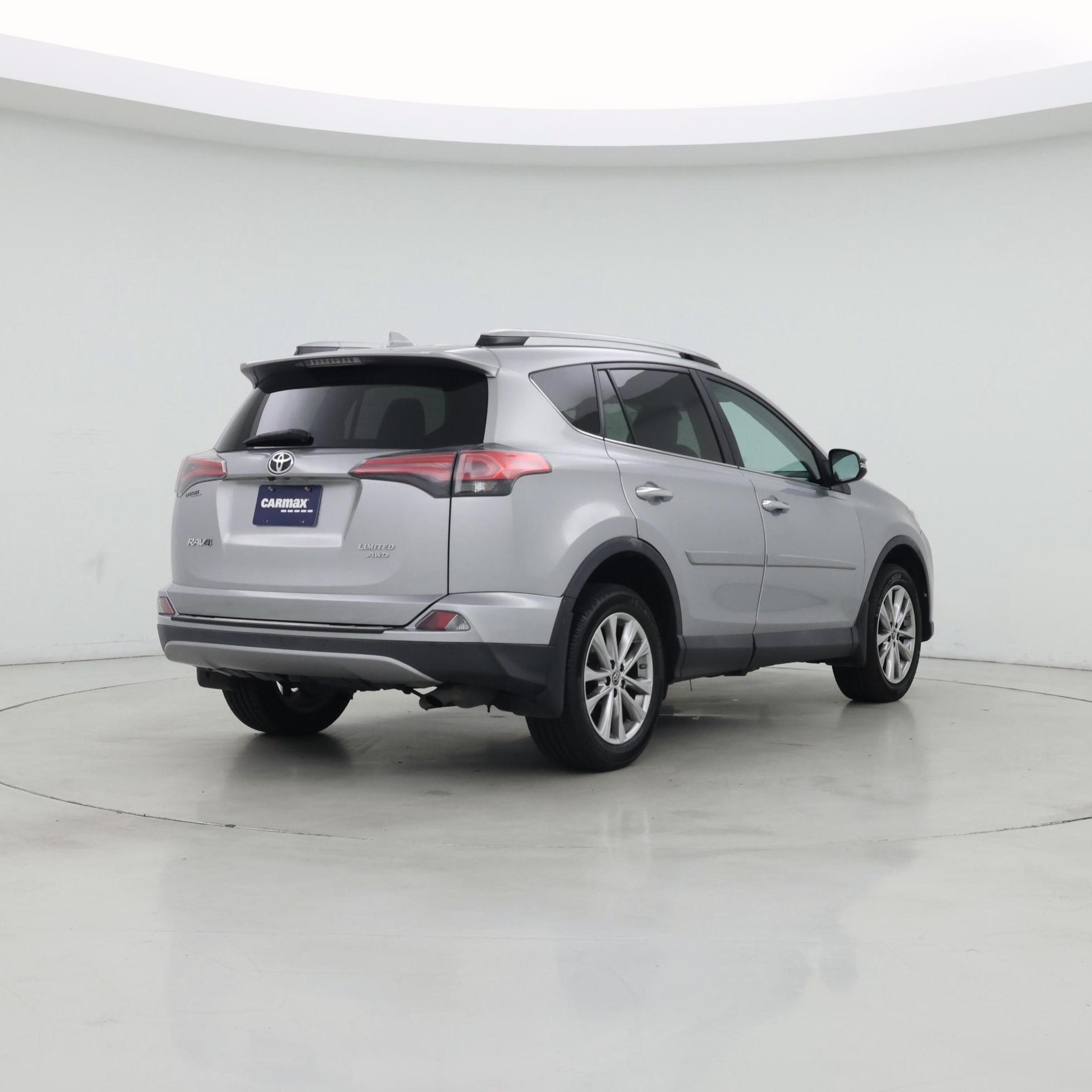 Thumbnail: 2017 Toyota RAV4 - 8