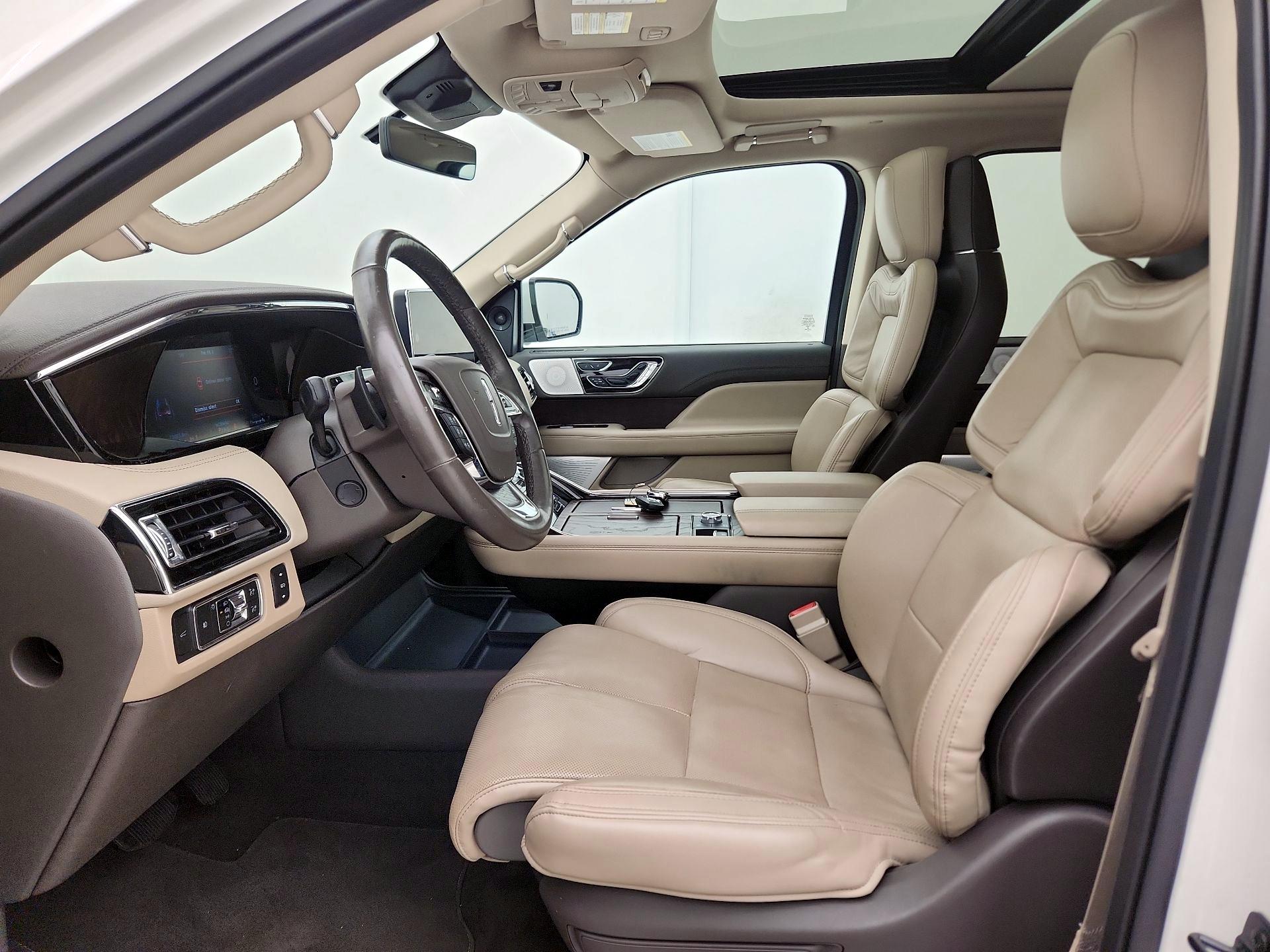 Thumbnail: 2022 Lincoln Navigator L - 11