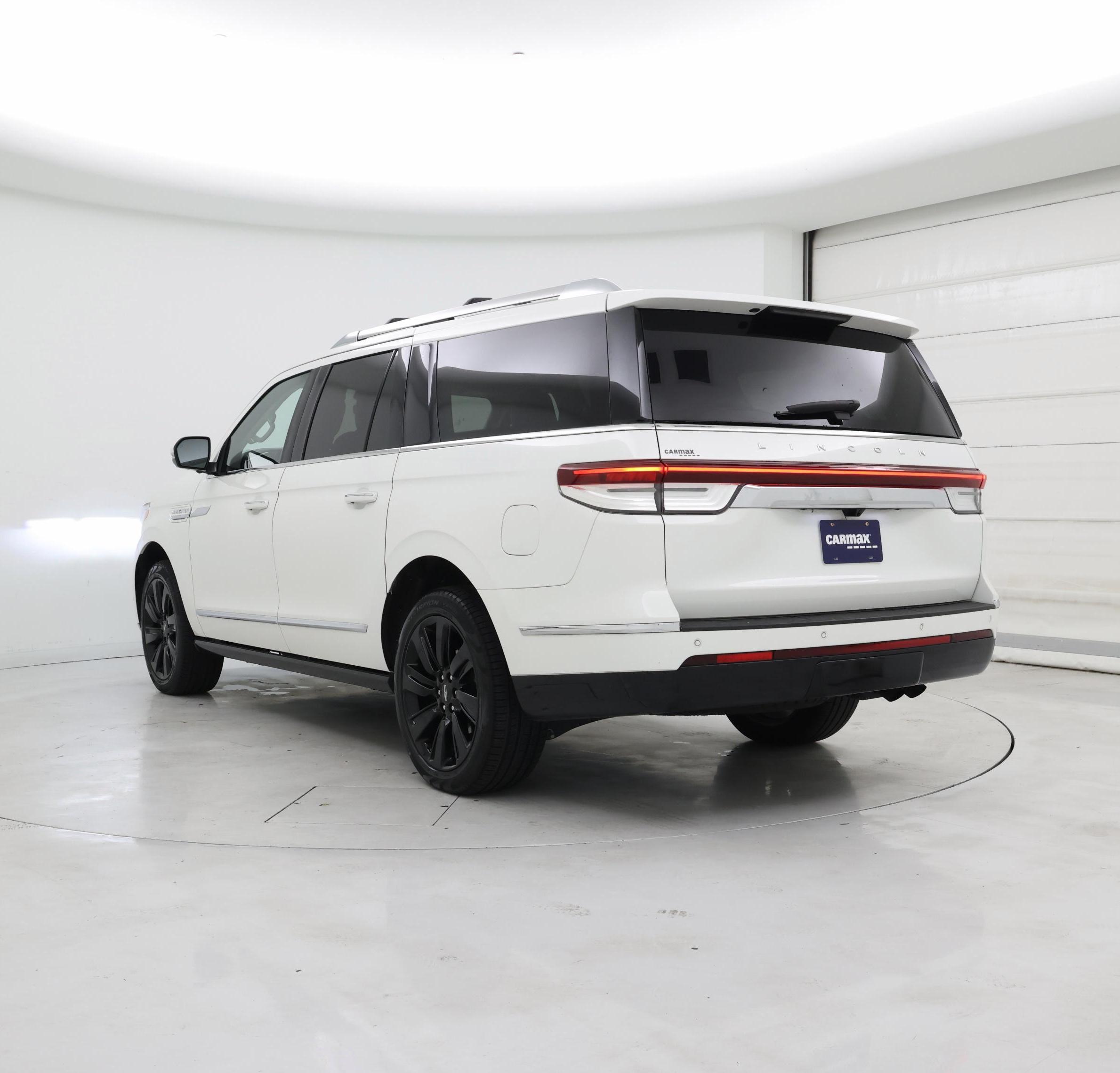 Thumbnail: 2022 Lincoln Navigator L - 2