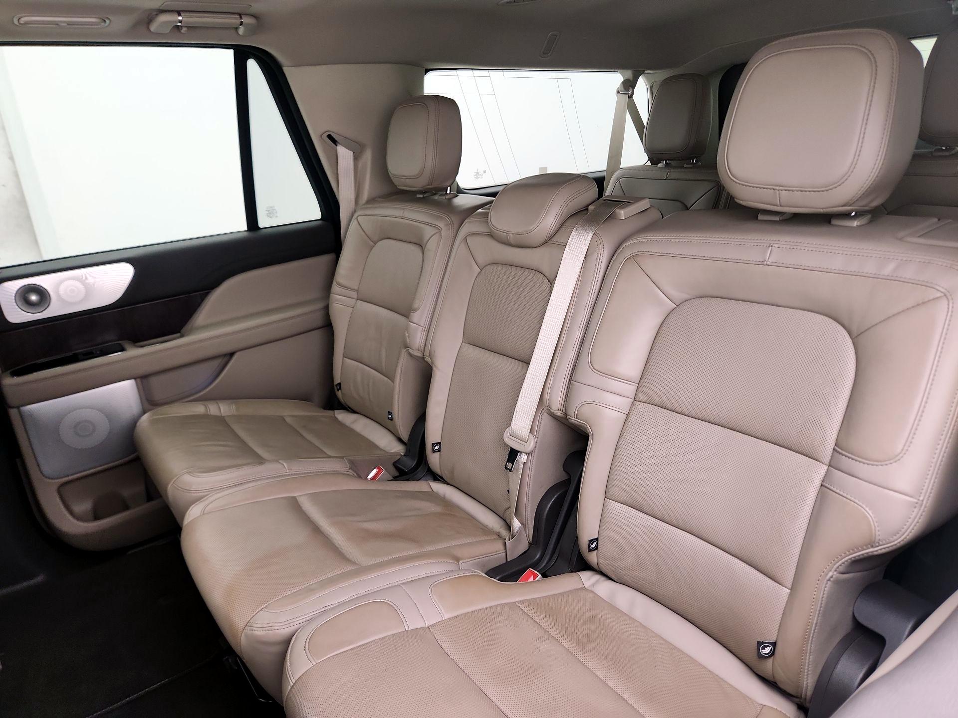 Thumbnail: 2022 Lincoln Navigator L - 20