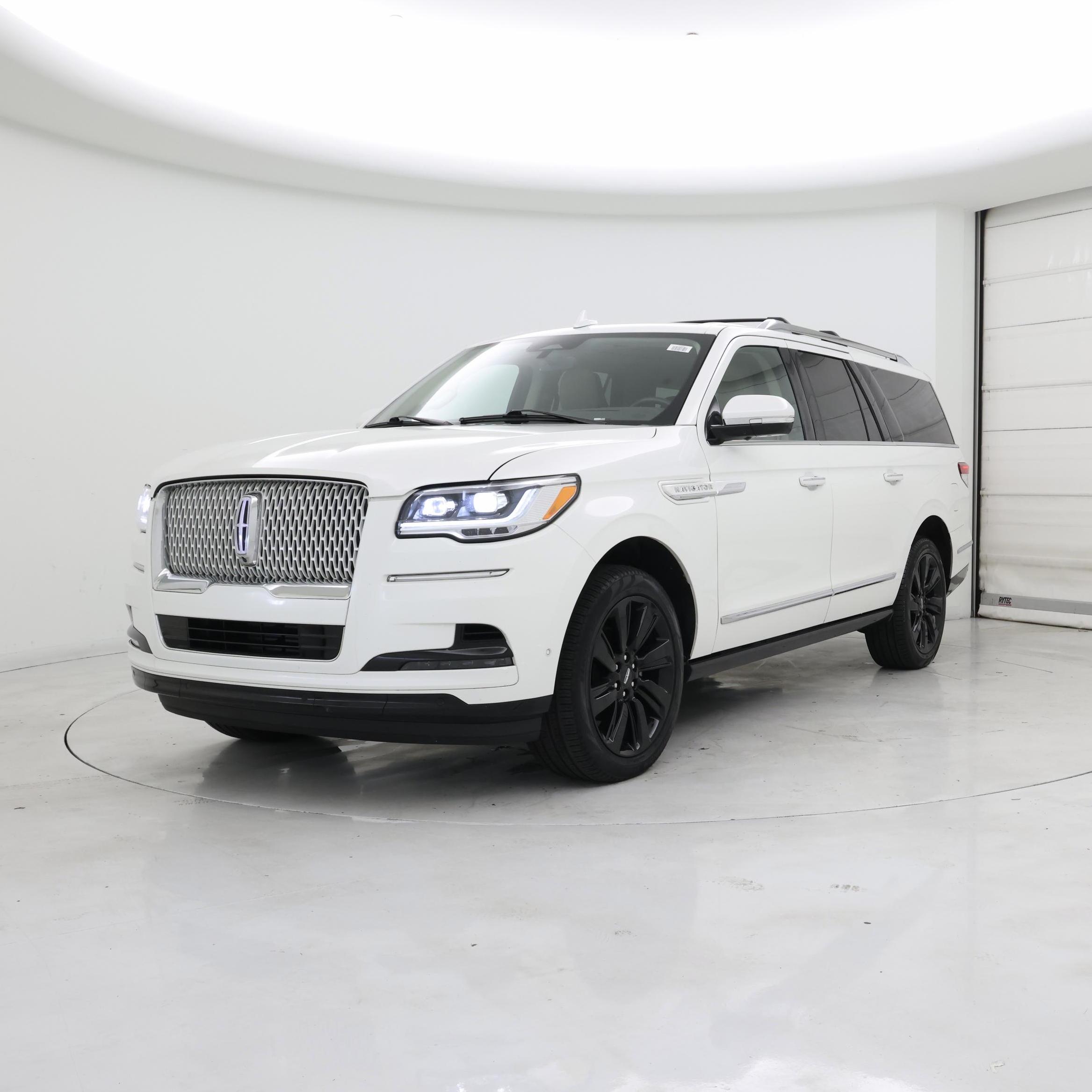 Thumbnail: 2022 Lincoln Navigator L - 4