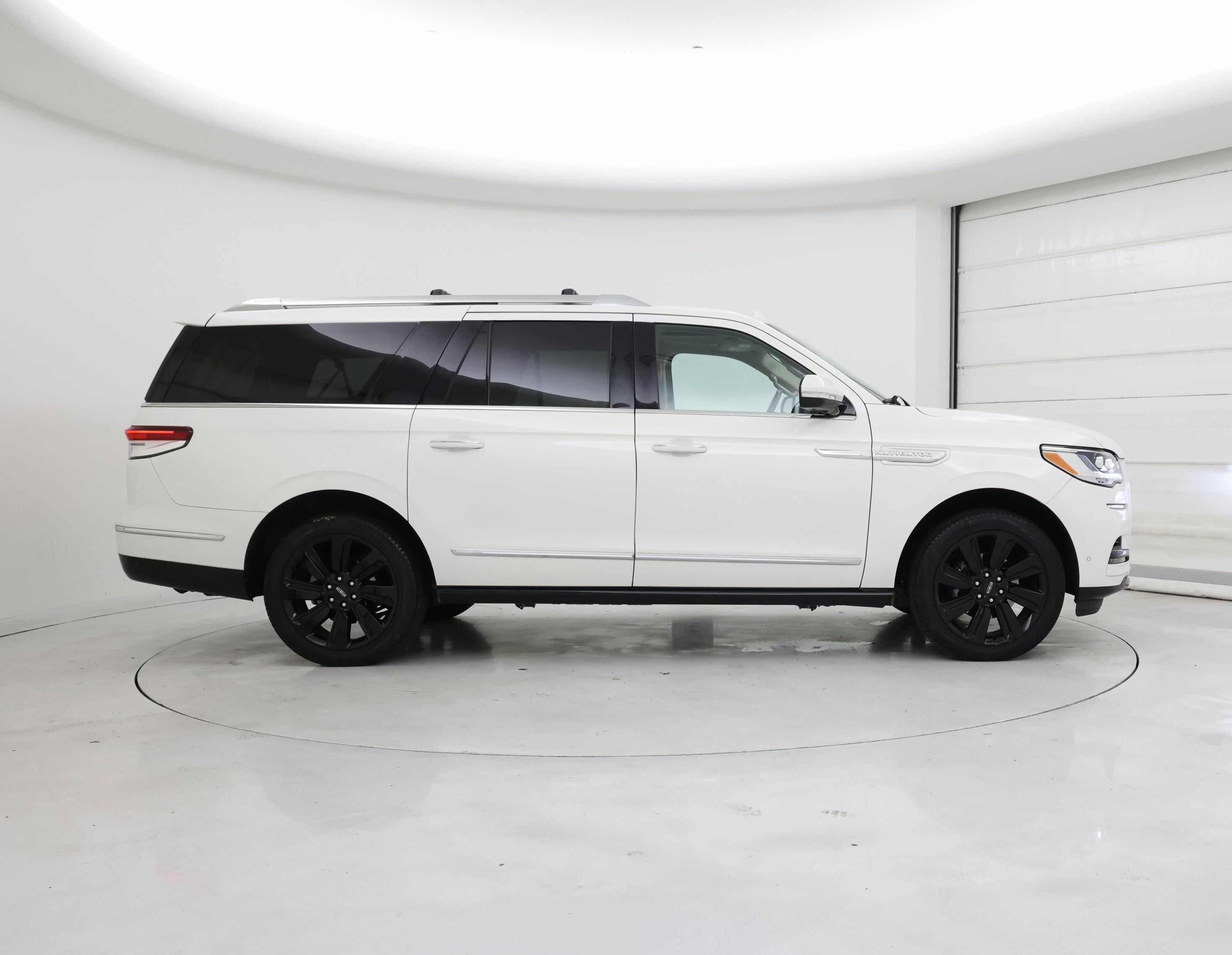 Thumbnail: 2022 Lincoln Navigator L - 7