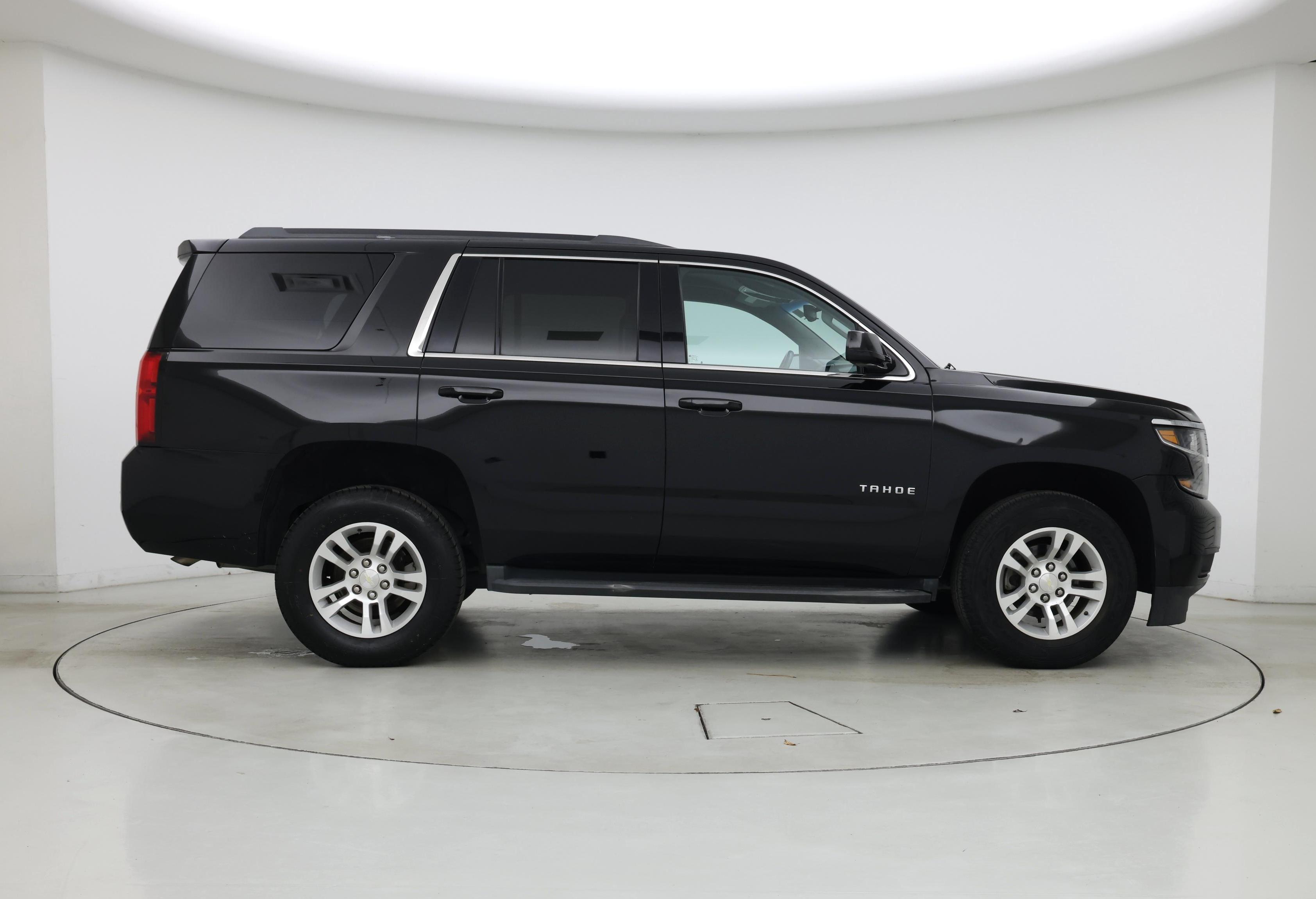 Thumbnail: 2017 Chevrolet Tahoe - 7