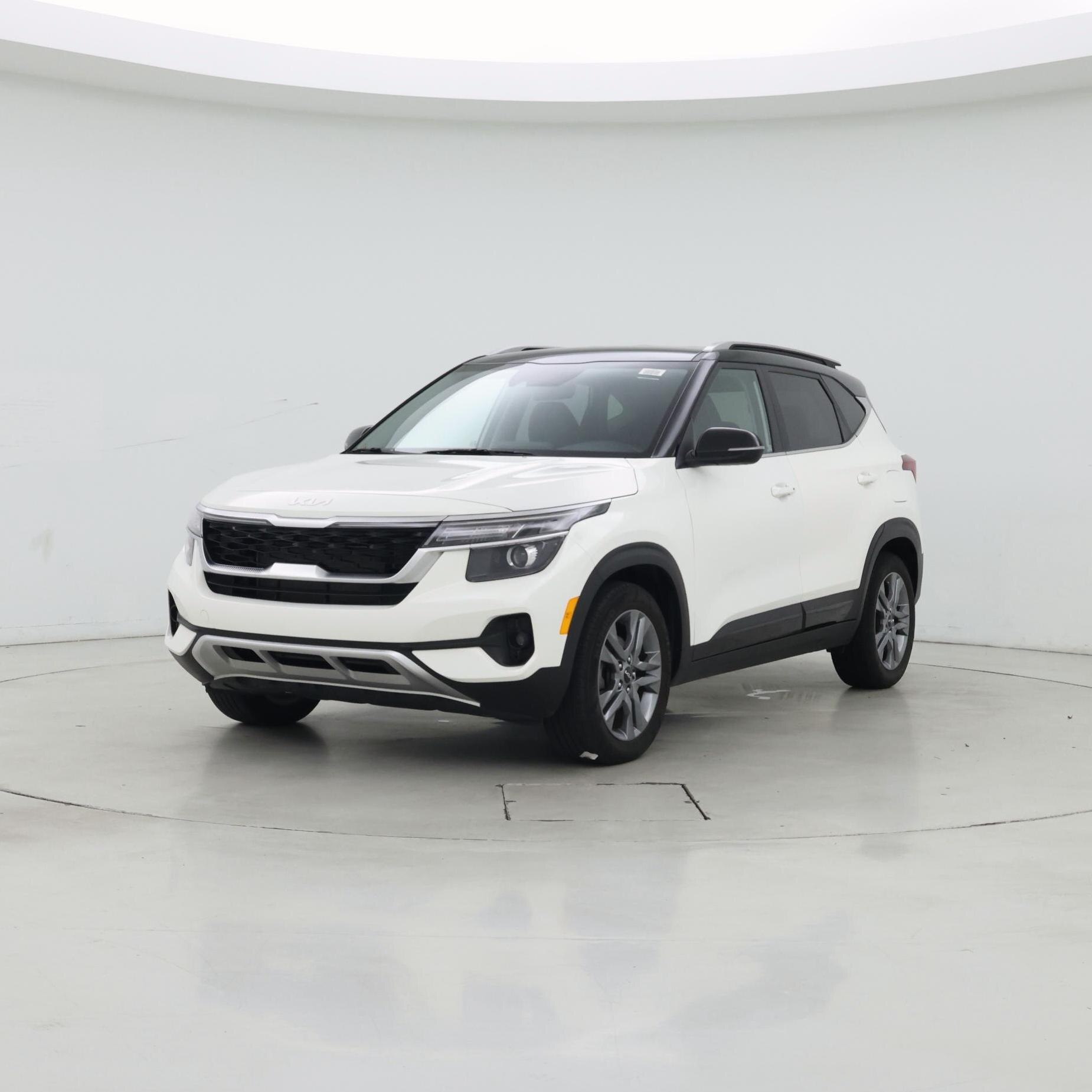 Thumbnail: 2023 Kia Seltos - 4
