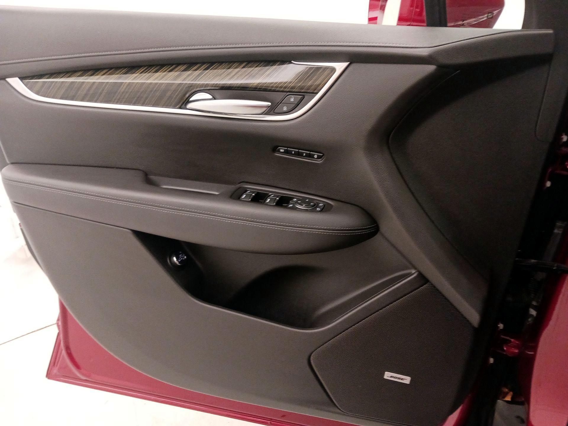 Thumbnail: 2020 Cadillac XT6 - 12